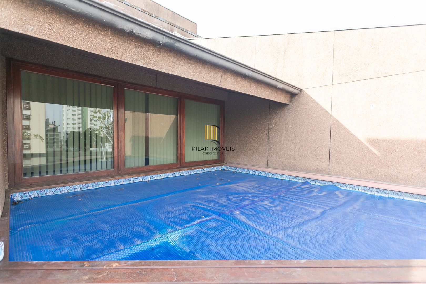 Cobertura com 3 dormitórios, mobiliada com 300 m²