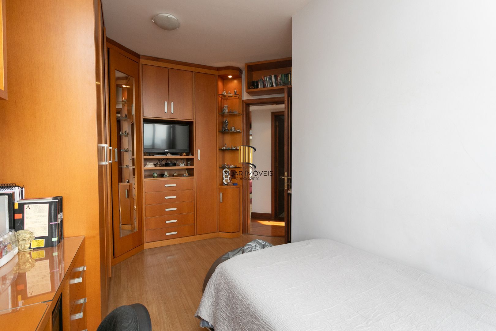 Cobertura com 3 dormitórios, mobiliada com 300 m²