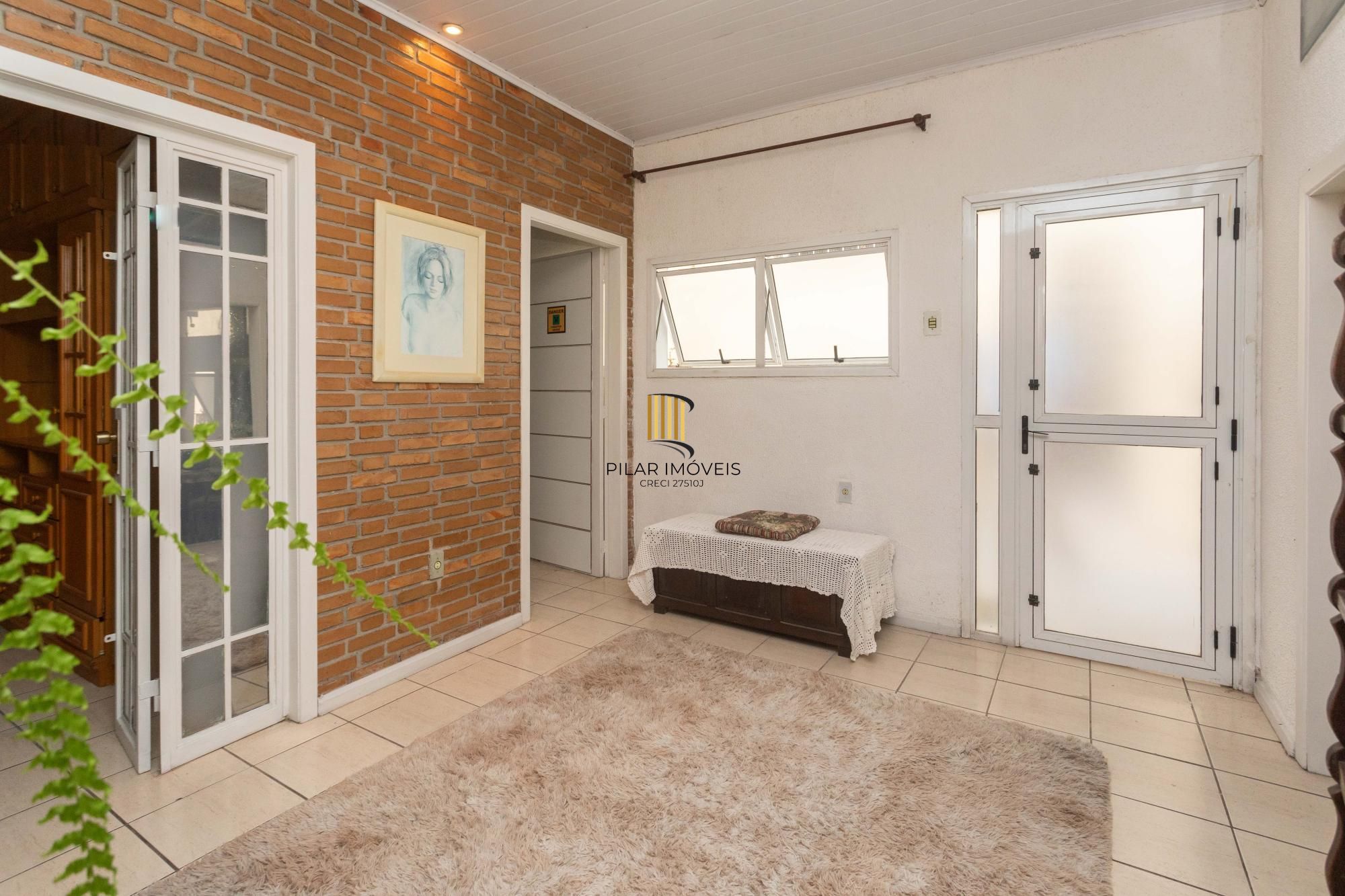 Casa com piscina e 470m2 no Chácara das Pedras