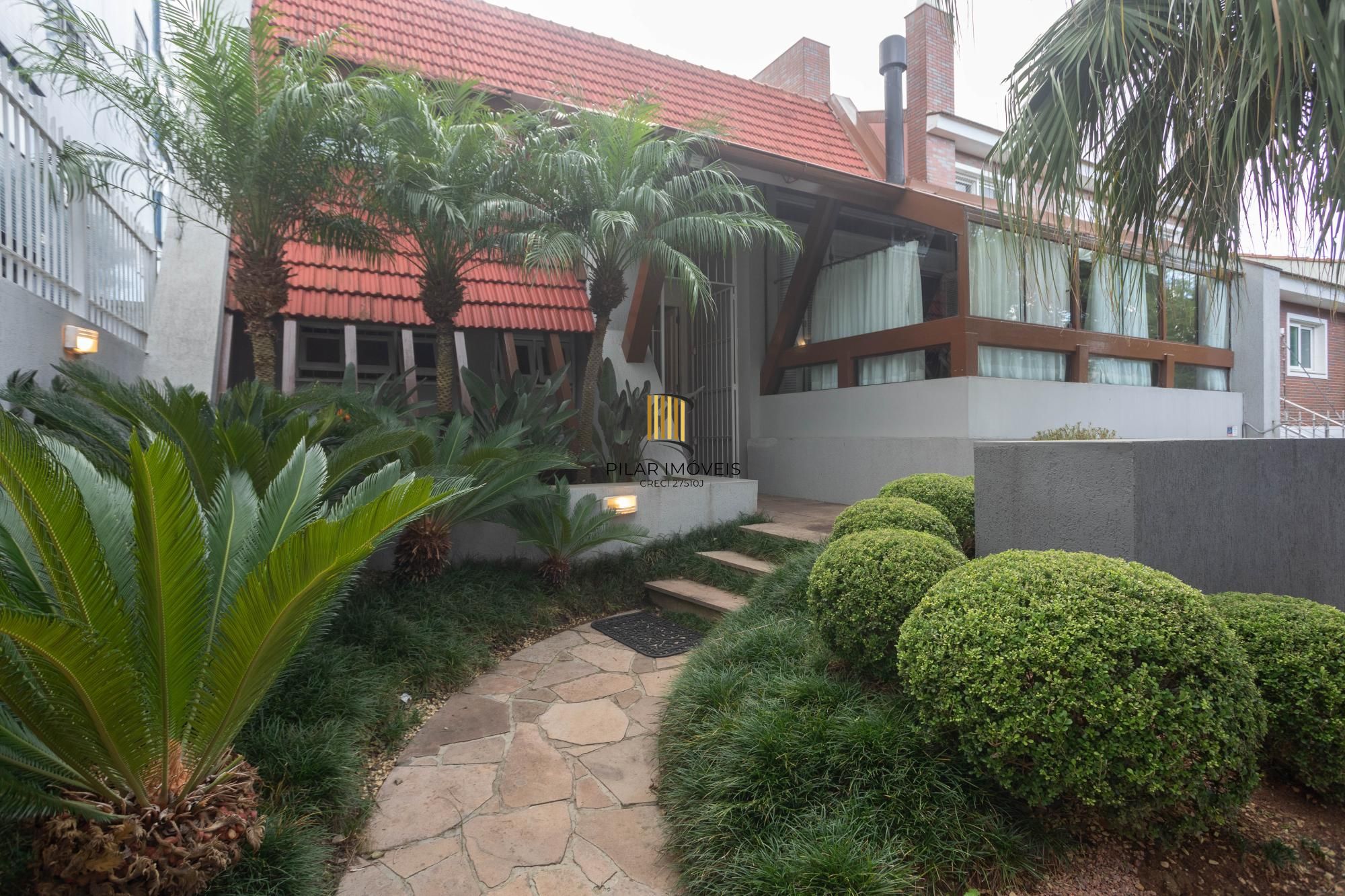 Casa com piscina no Chácara das Pedras