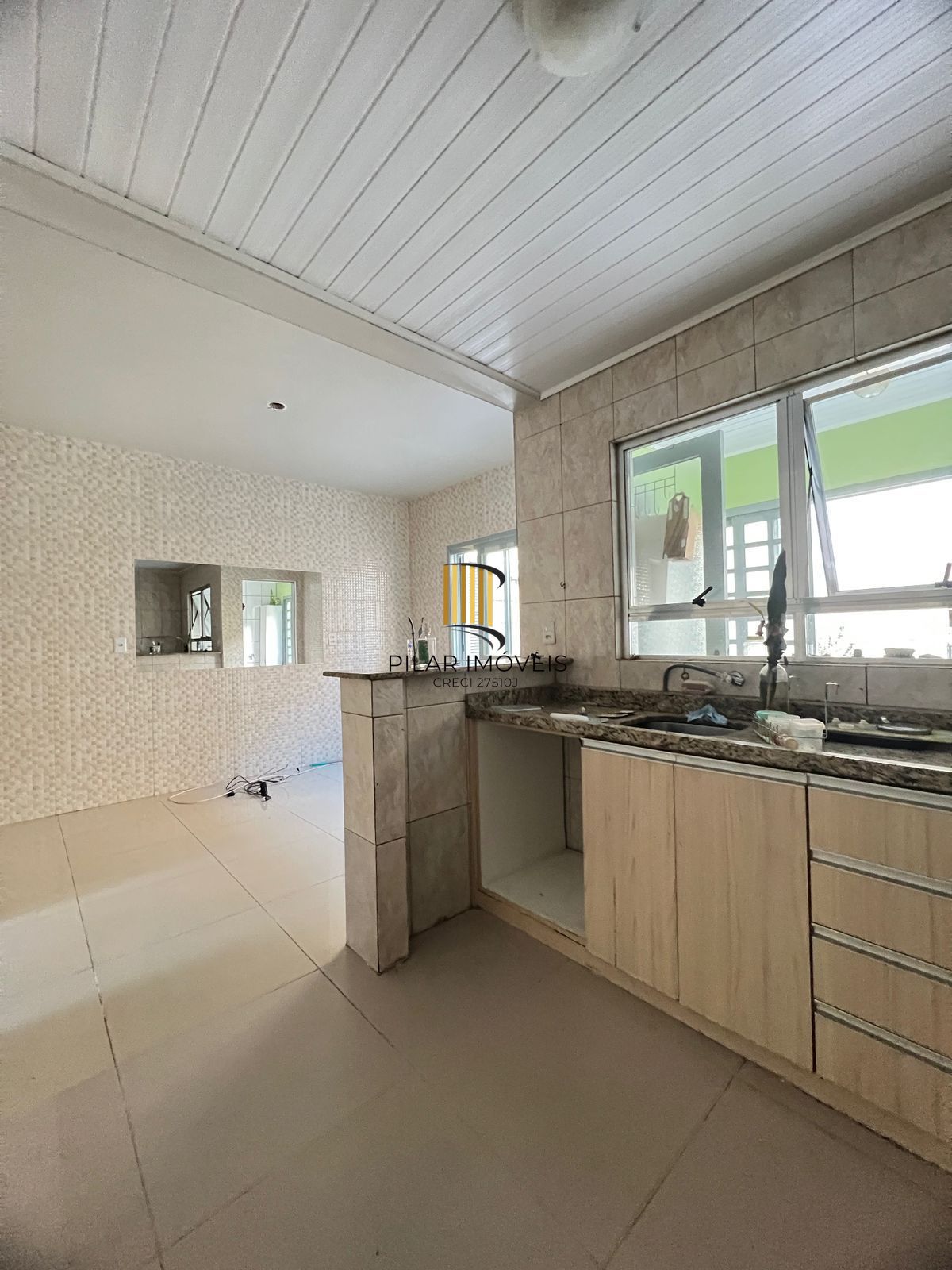 Casa à venda com 215m² na Hípica, 3 quartos sendo 1 suíte e 2 vagas