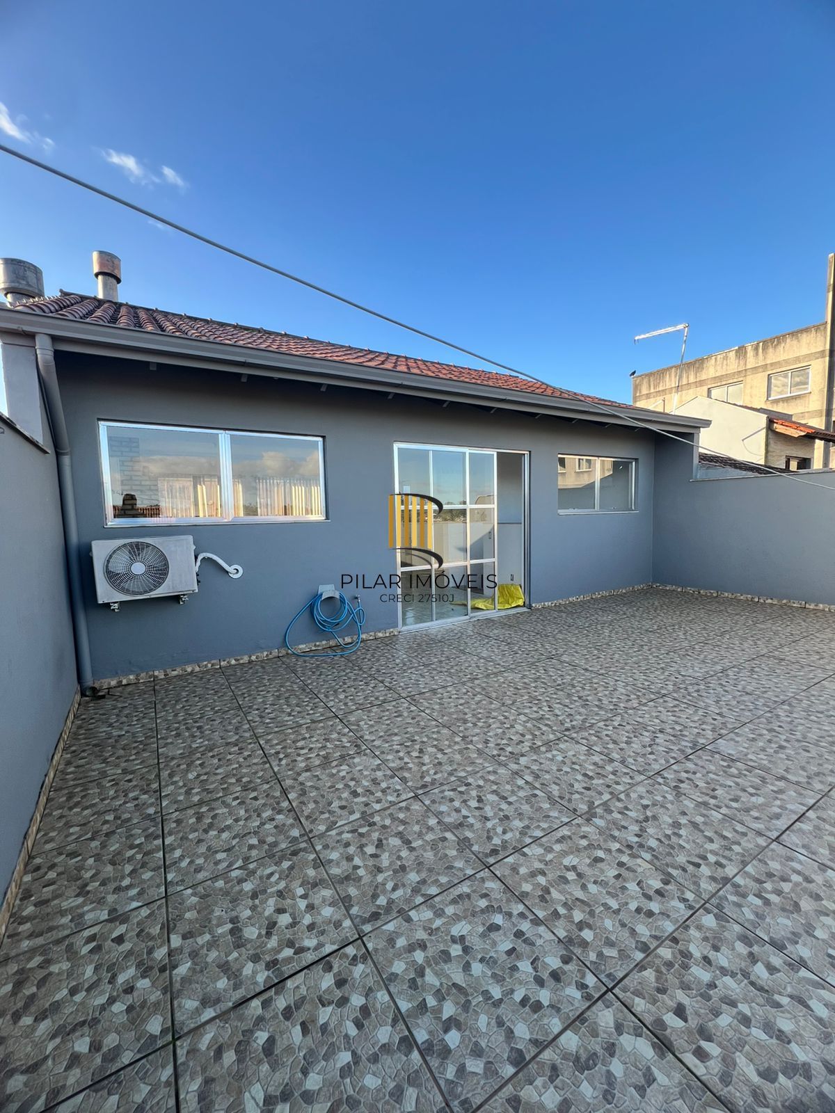 Casa à venda com 215m² na Hípica, 3 quartos sendo 1 suíte e 2 vagas