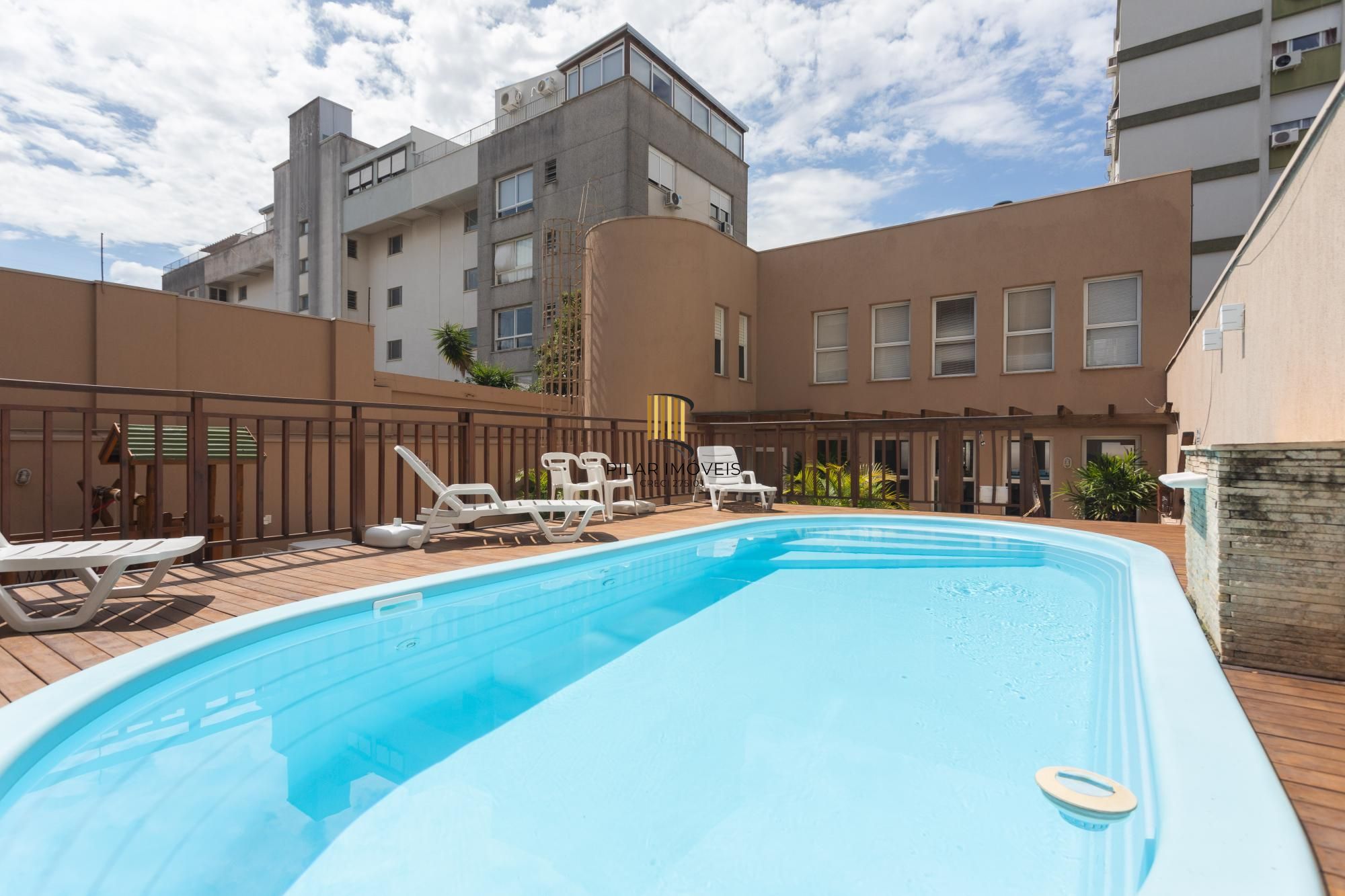 Apartamento de 3 dormitórios com suíte e garagem dupla no bairro Santana