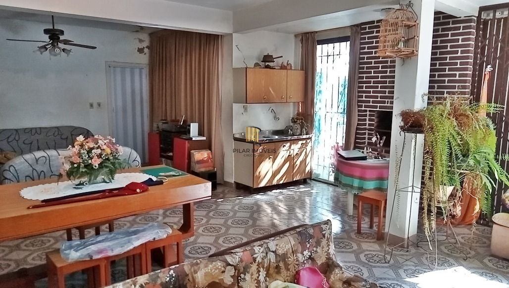 Casa 5 dormitórios no bairro Glória