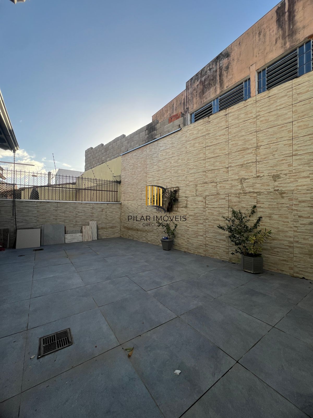 Casa à venda com 215m² na Hípica, 3 quartos sendo 1 suíte e 2 vagas