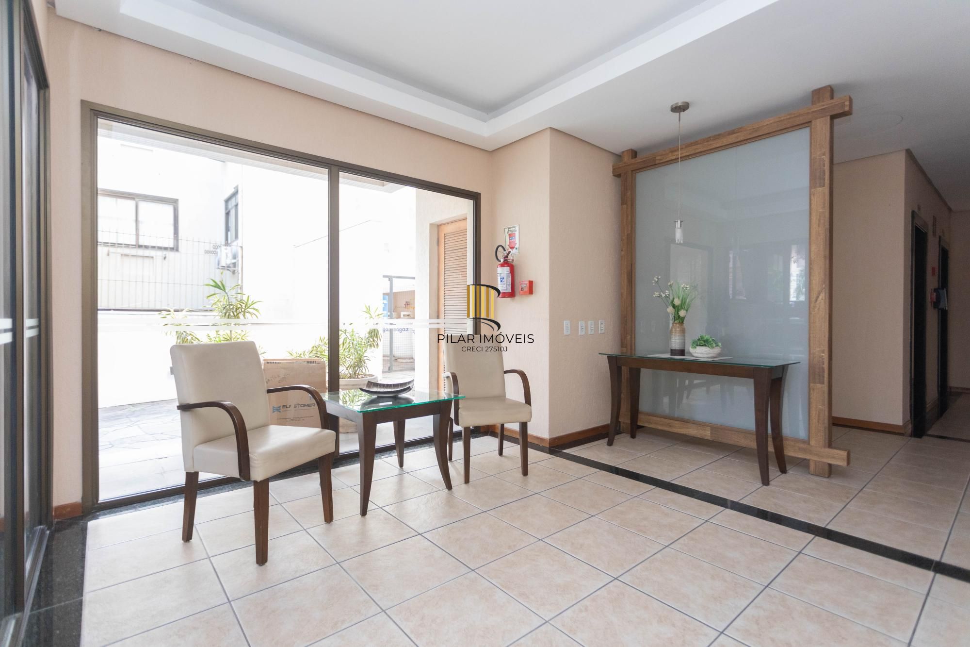 Apartamento 2 dormitórios  sendo 1 suíte e 3 vagas no Petrópolis.