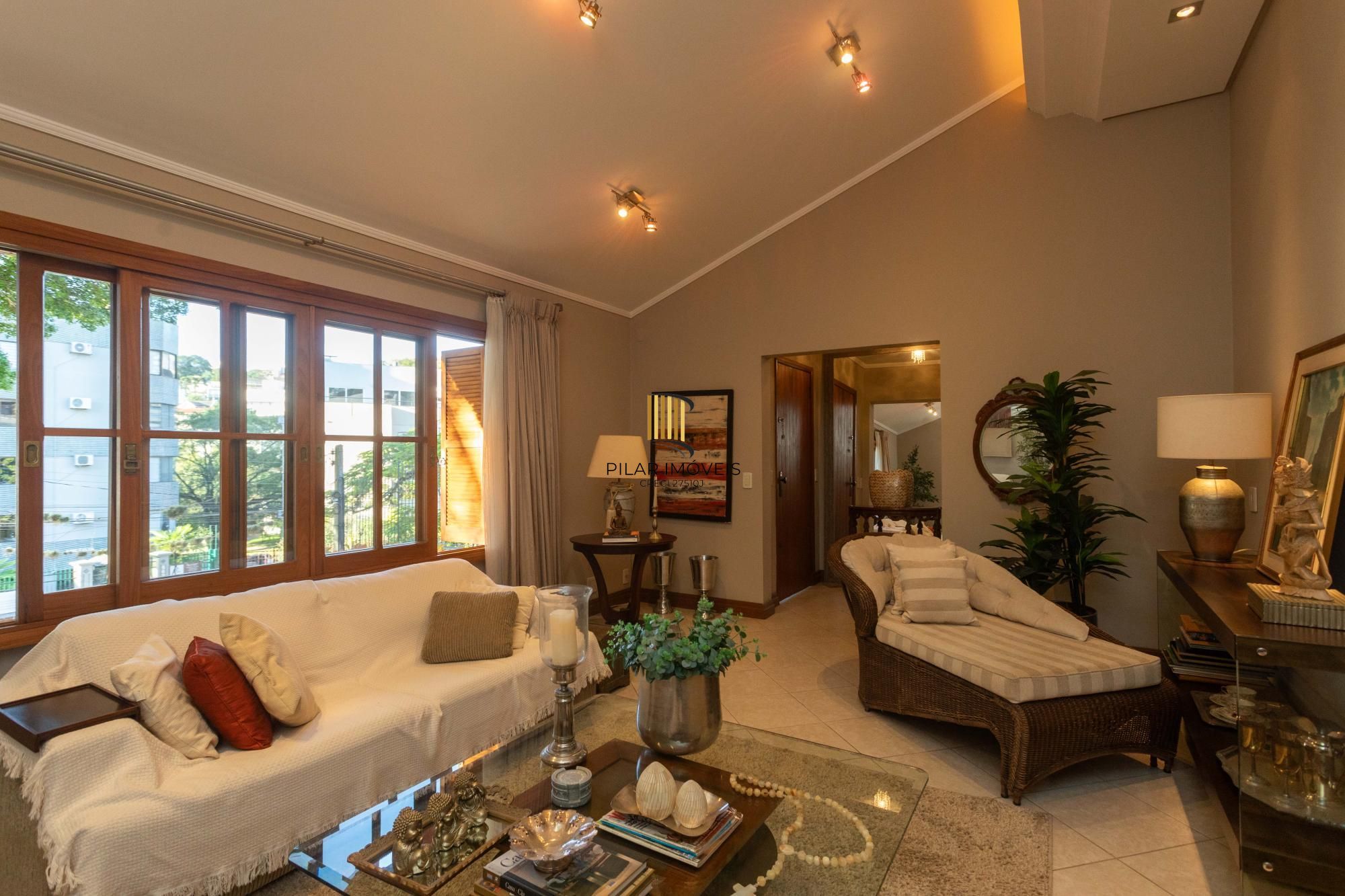 Casa no Chácara das Pedras com piscina e 316m2