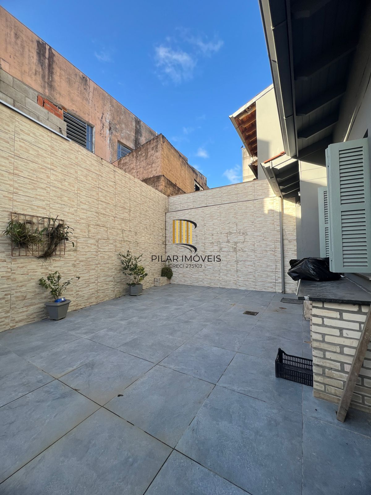 Casa à venda com 215m² na Hípica, 3 quartos sendo 1 suíte e 2 vagas