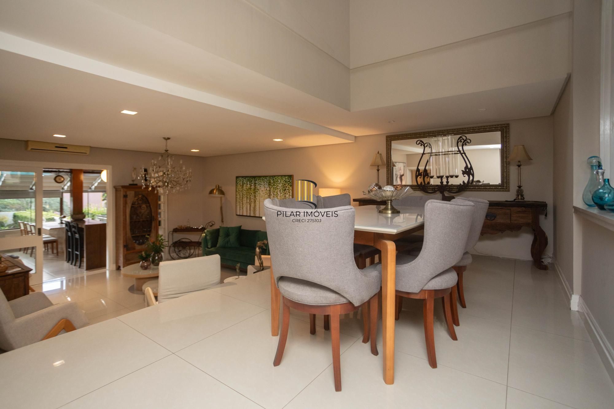 Casa com piscina no Chácara das Pedras