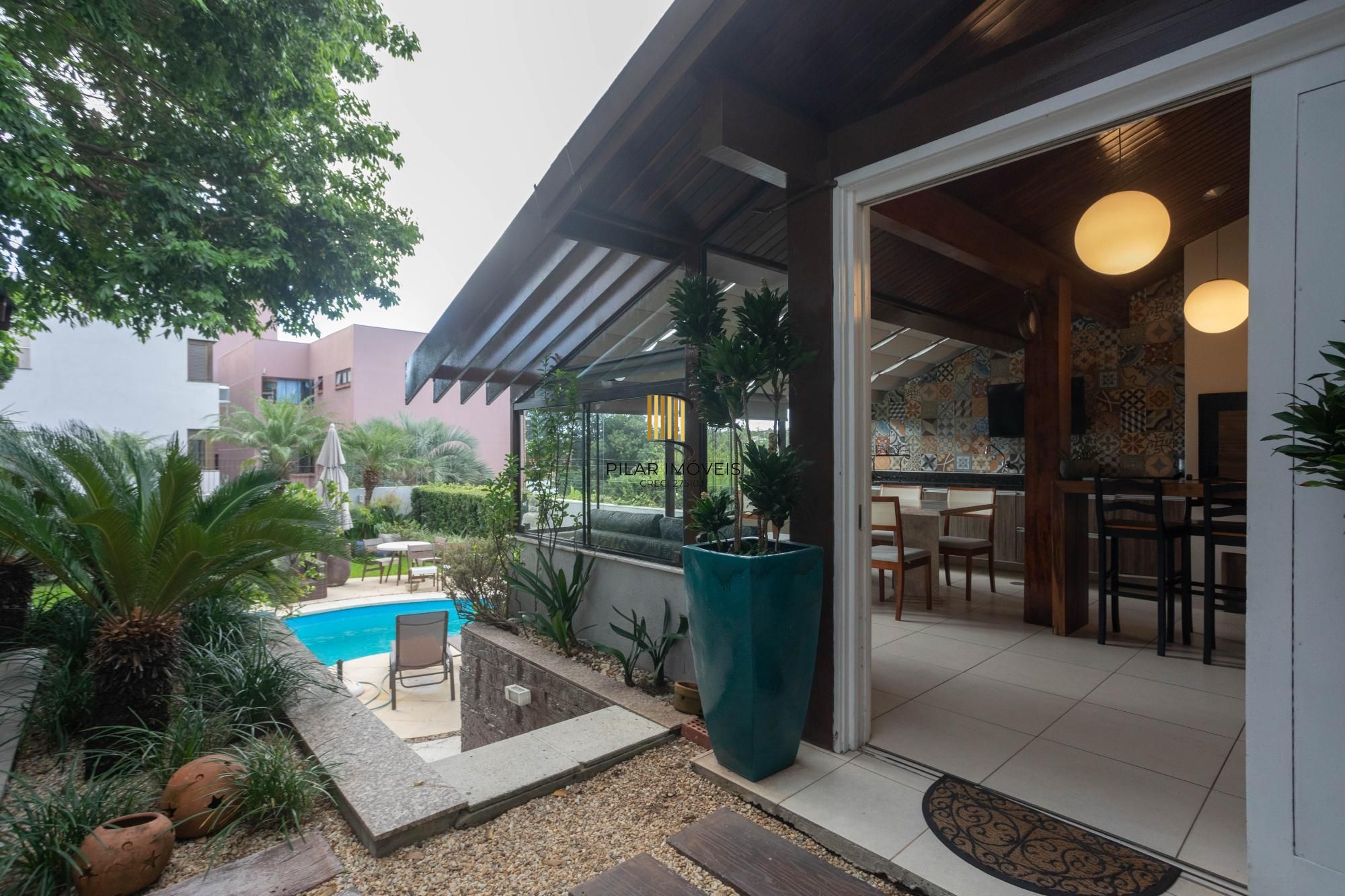 Casa com piscina no Chácara das Pedras