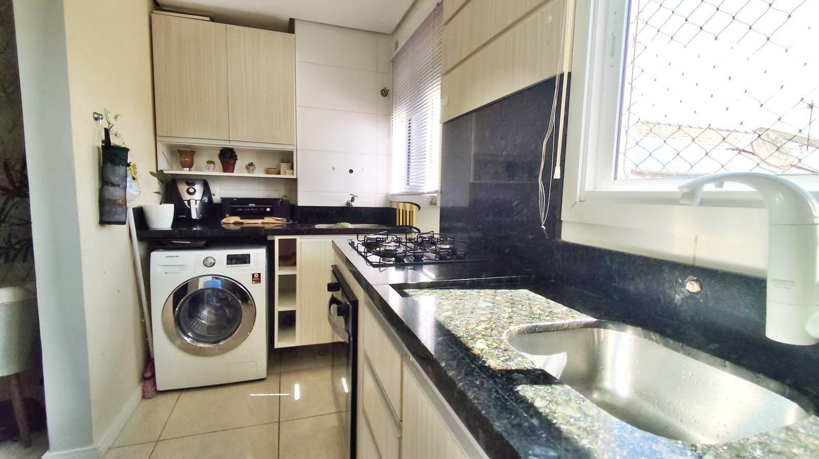 Apartamento em Cachoeirinha com suíte e sacada