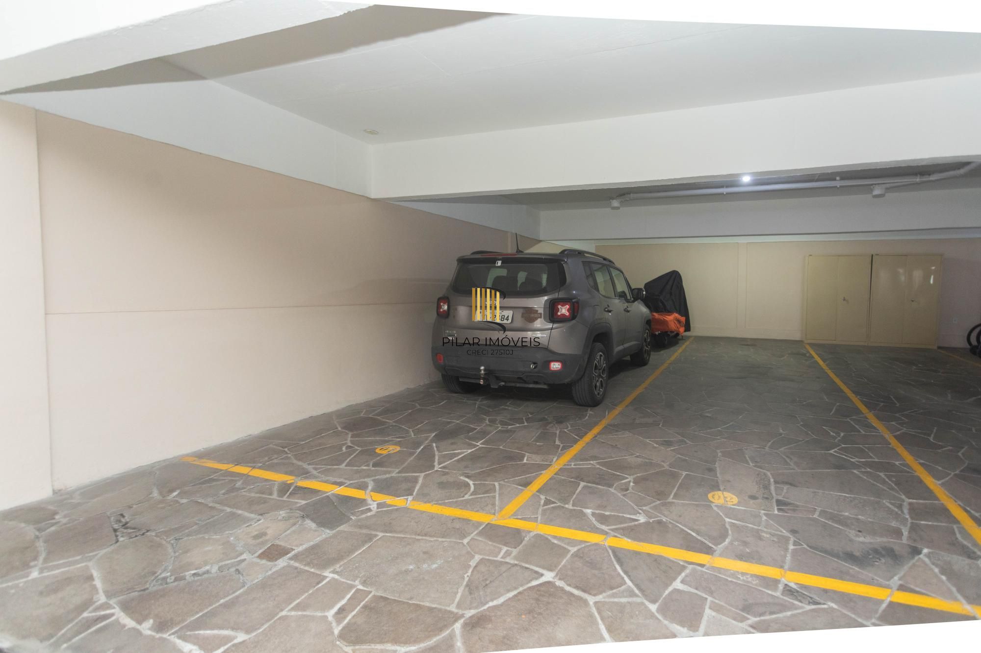 Apartamento 2 dormitórios  sendo 1 suíte e 3 vagas no Petrópolis.