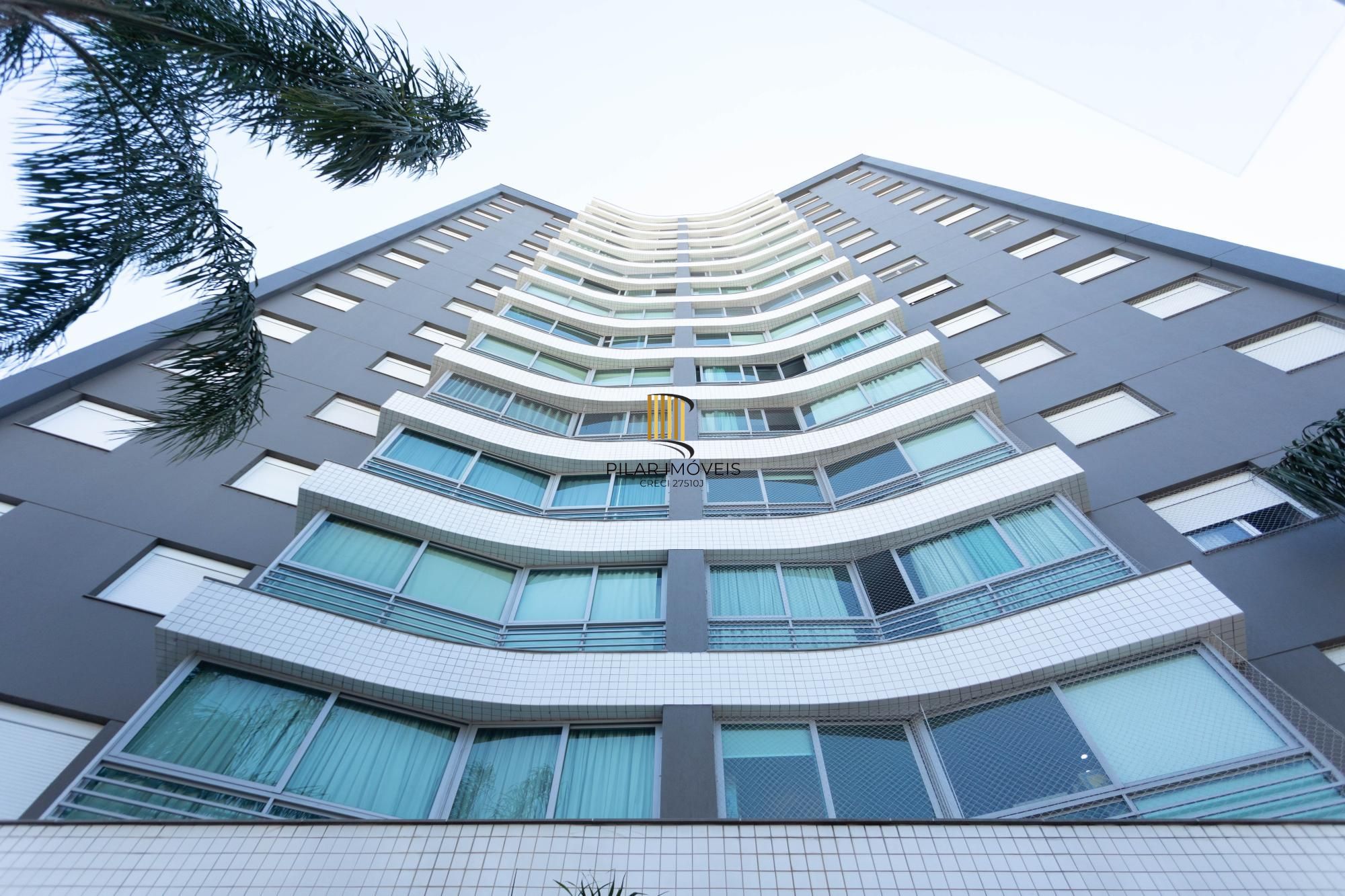 Apartamento com Suíte, 2 Vagas e Lazer de Clube