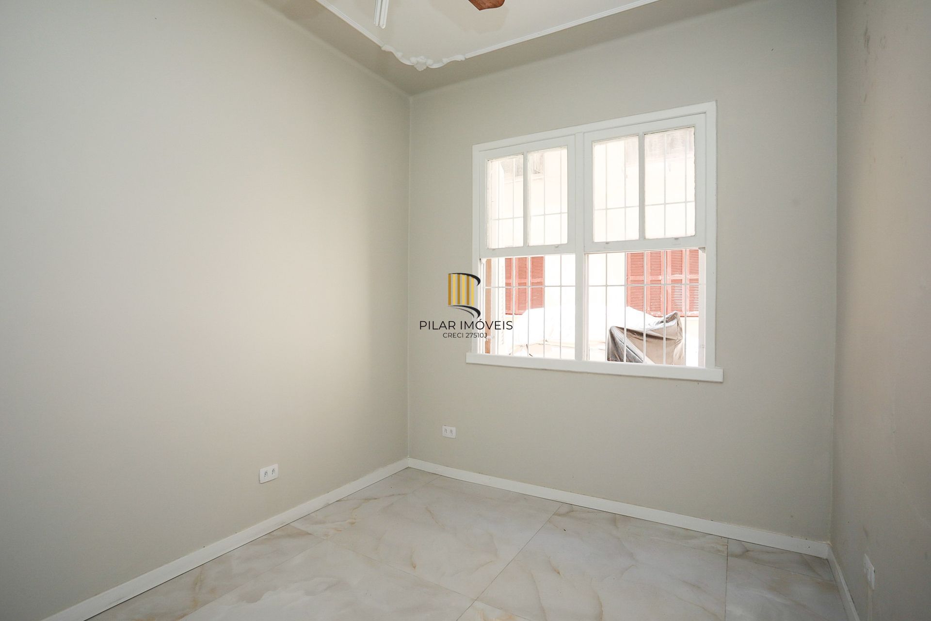 Apartamento Amplo no Menino Deus – 2 Dormitórios, 2 Banheiros e Churrasqueira