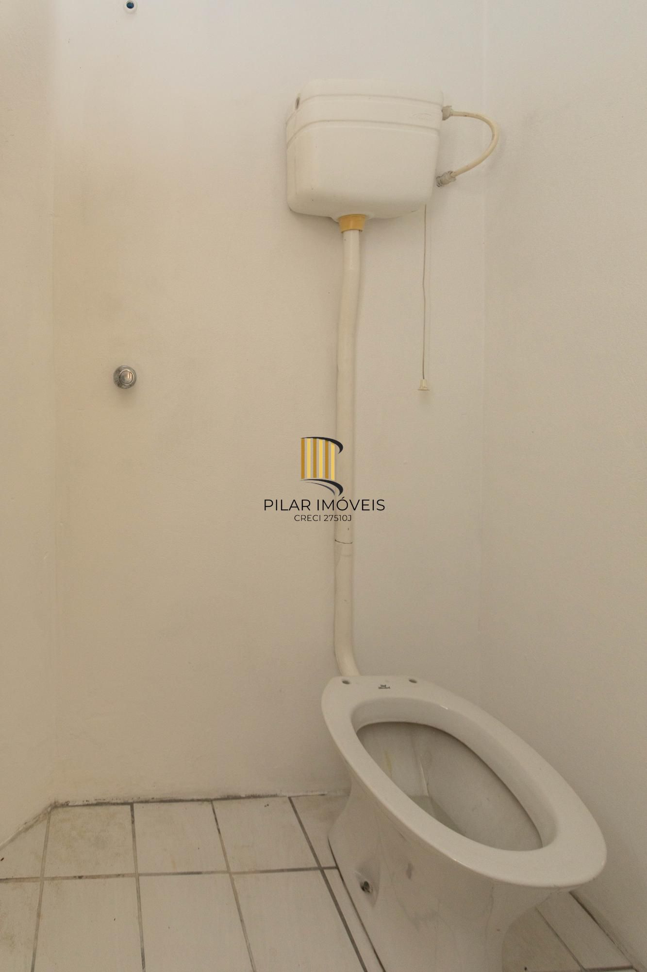 Amplo Apartamento de 3 Dormitórios com Sacada e Garagem na Av. Protásio Alves