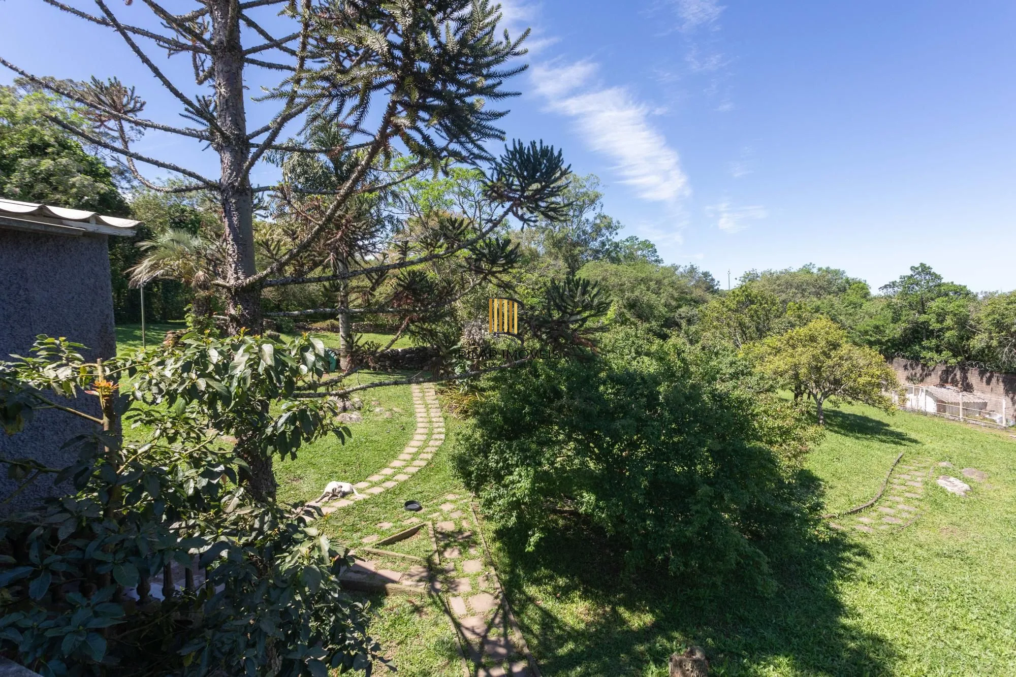 Casa em Condomínio com 5 quartos, 3 vagas e 350m²