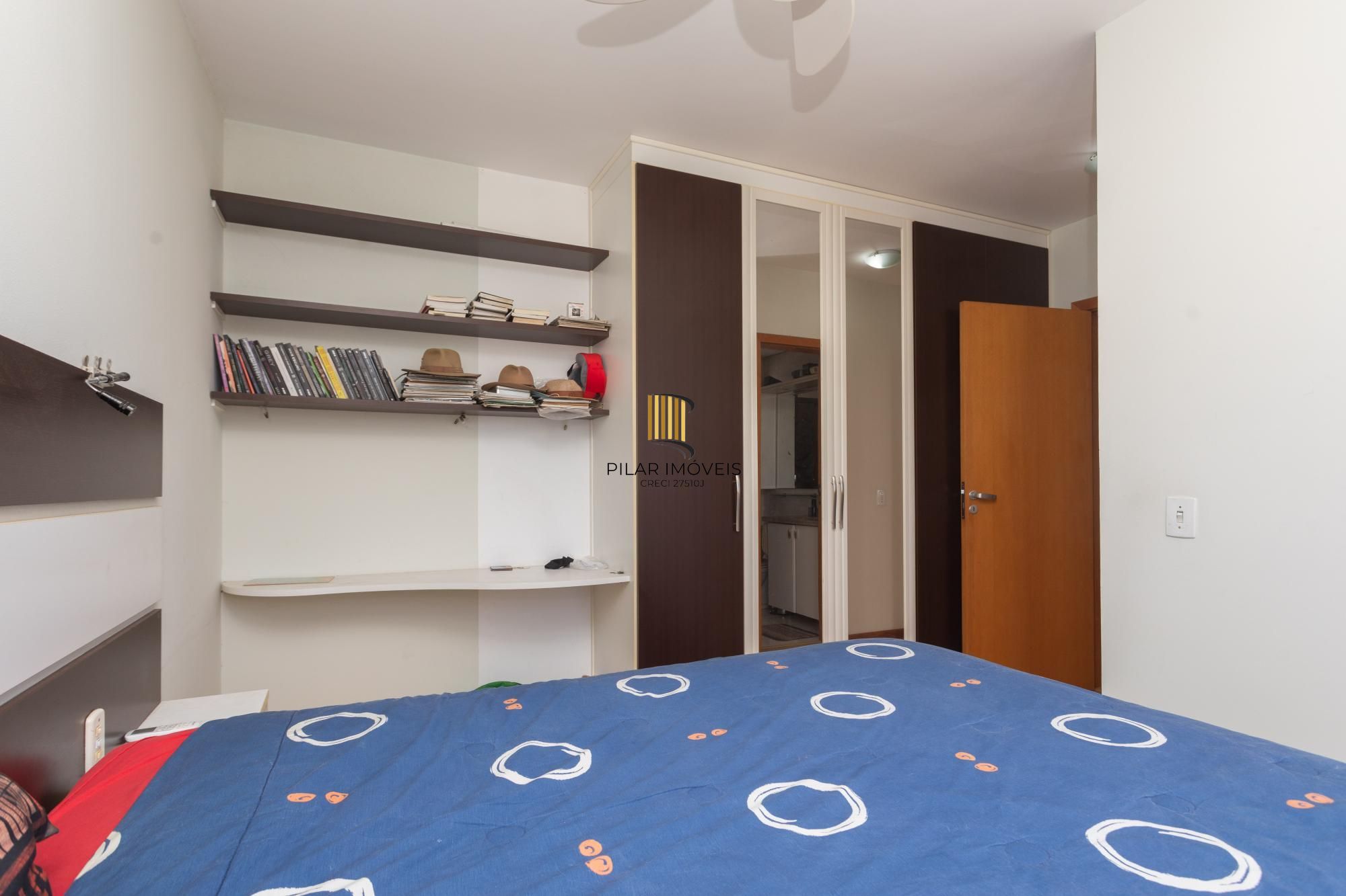 Apartamento 2 dormitórios  sendo 1 suíte e 3 vagas no Petrópolis.