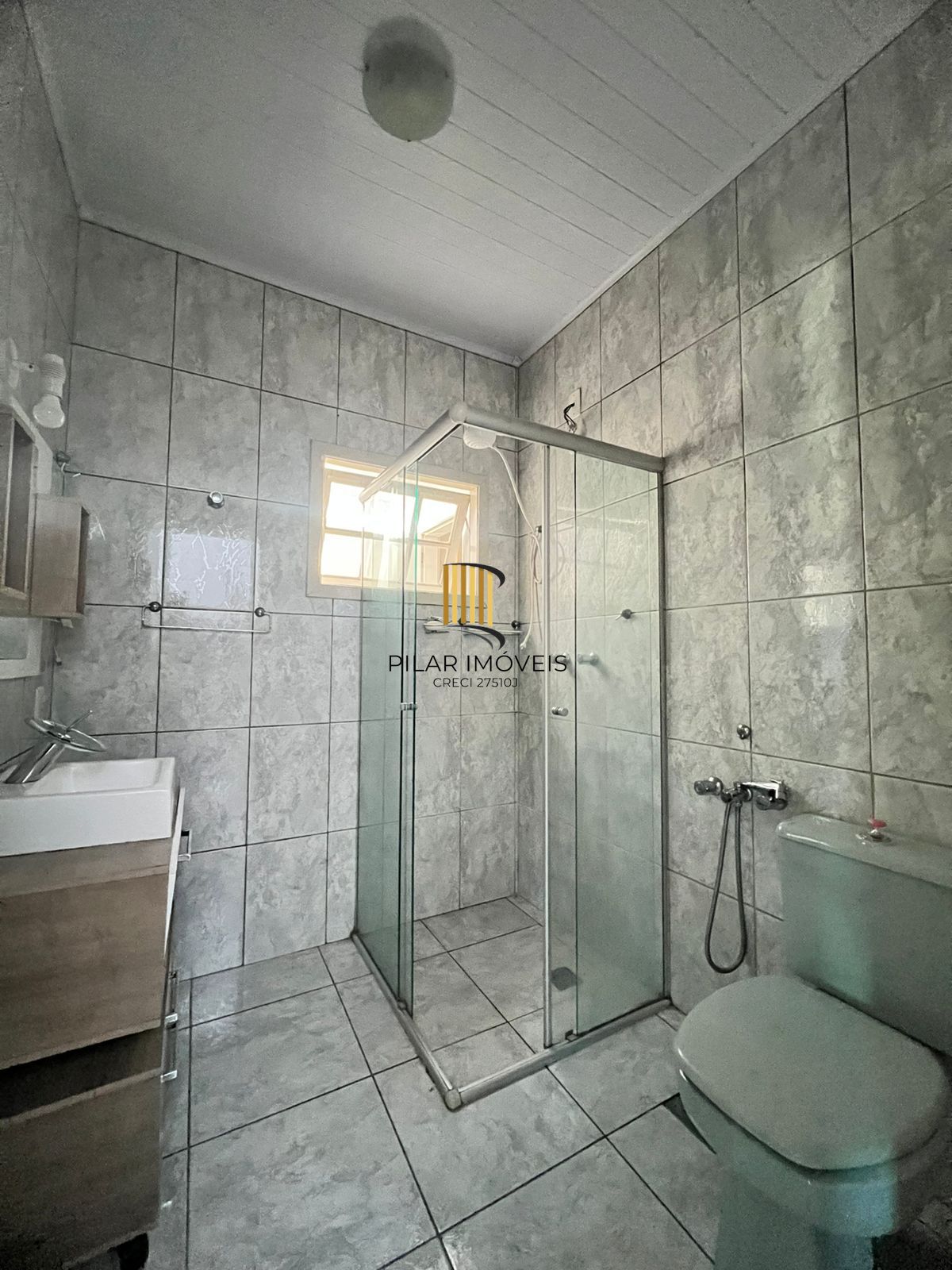 Casa à venda com 215m² na Hípica, 3 quartos sendo 1 suíte e 2 vagas