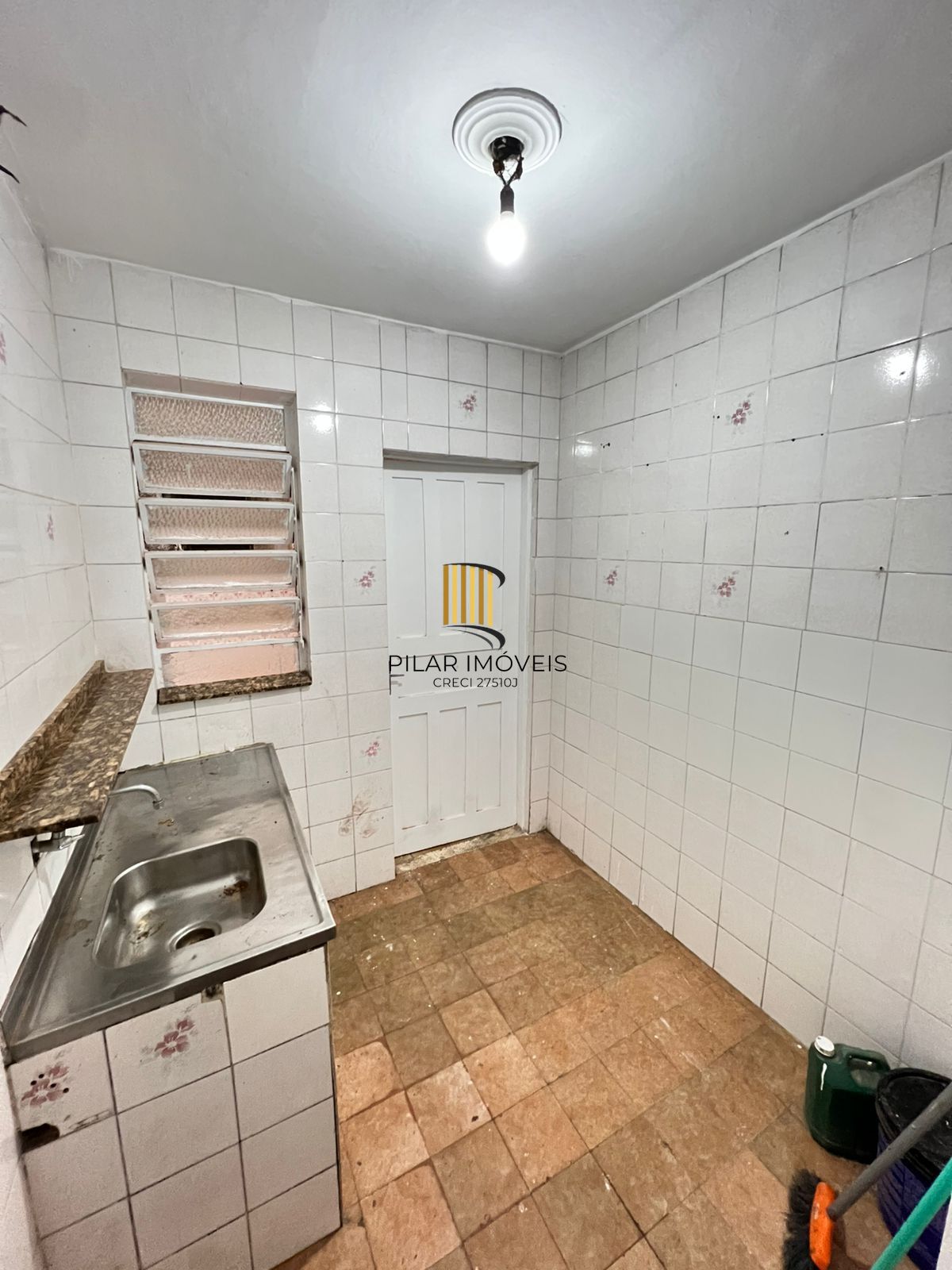 Apartamento 1 dormitório, 1 banheiro desocupado