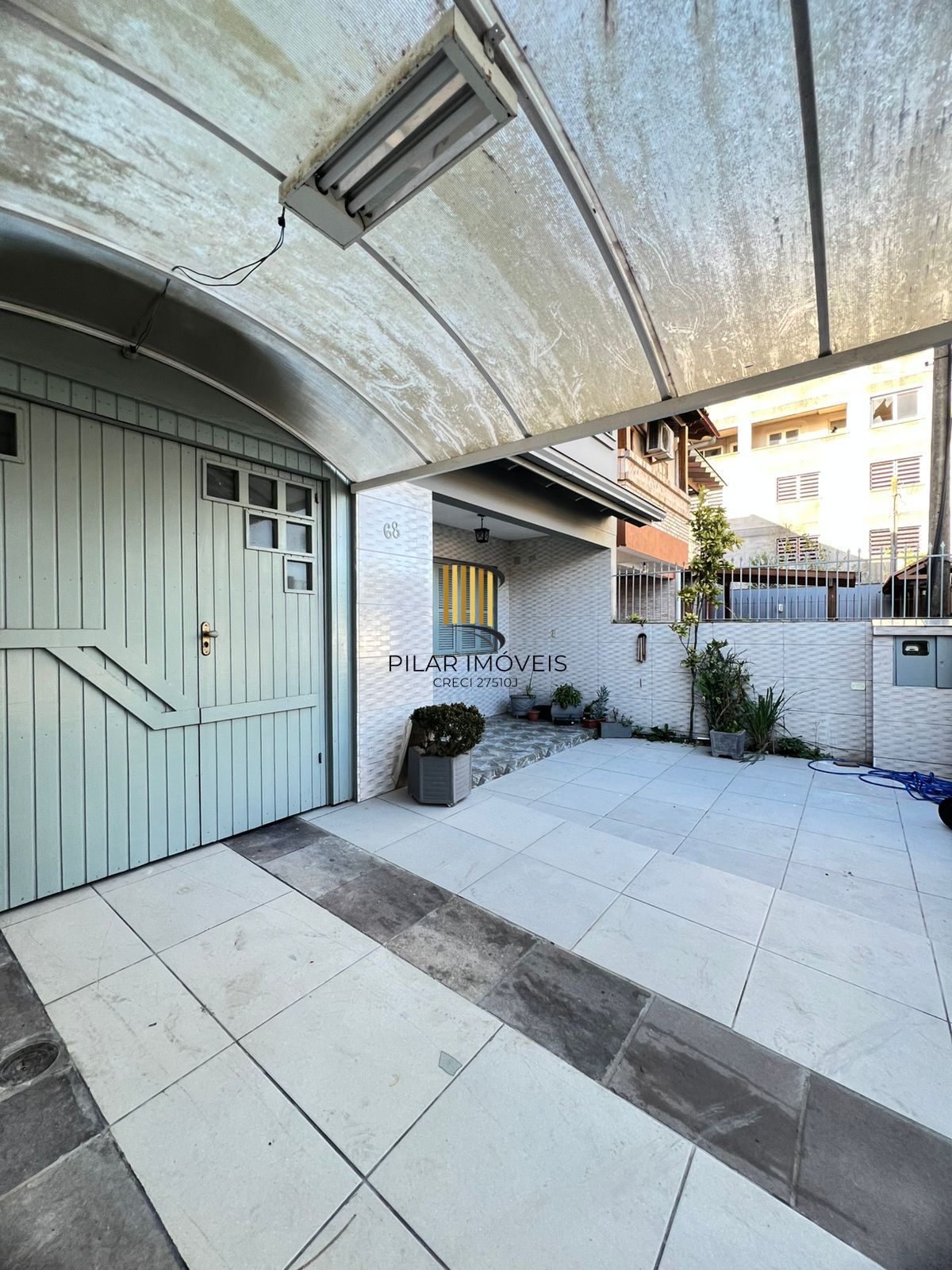 Casa à venda com 215m² na Hípica, 3 quartos sendo 1 suíte e 2 vagas