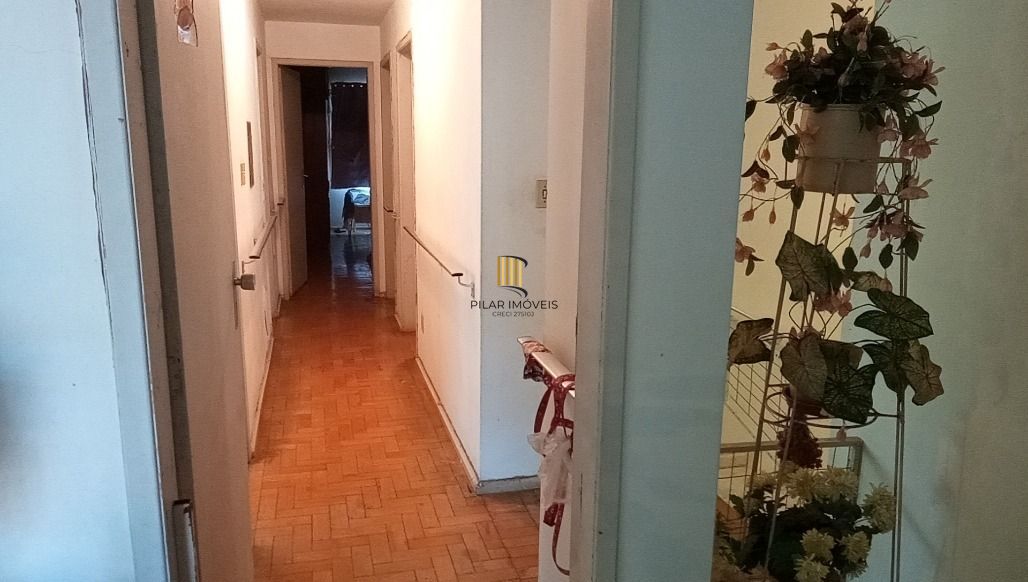 Casa 5 dormitórios no bairro Glória