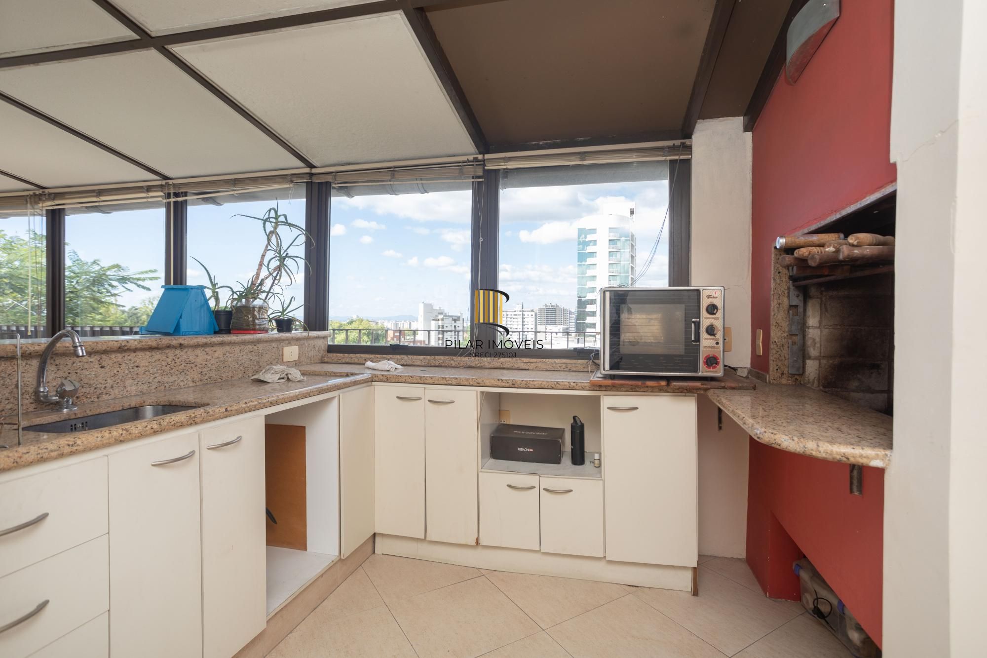 Cobertura na esquina da Nilo Peçanha com Carlos Gomes