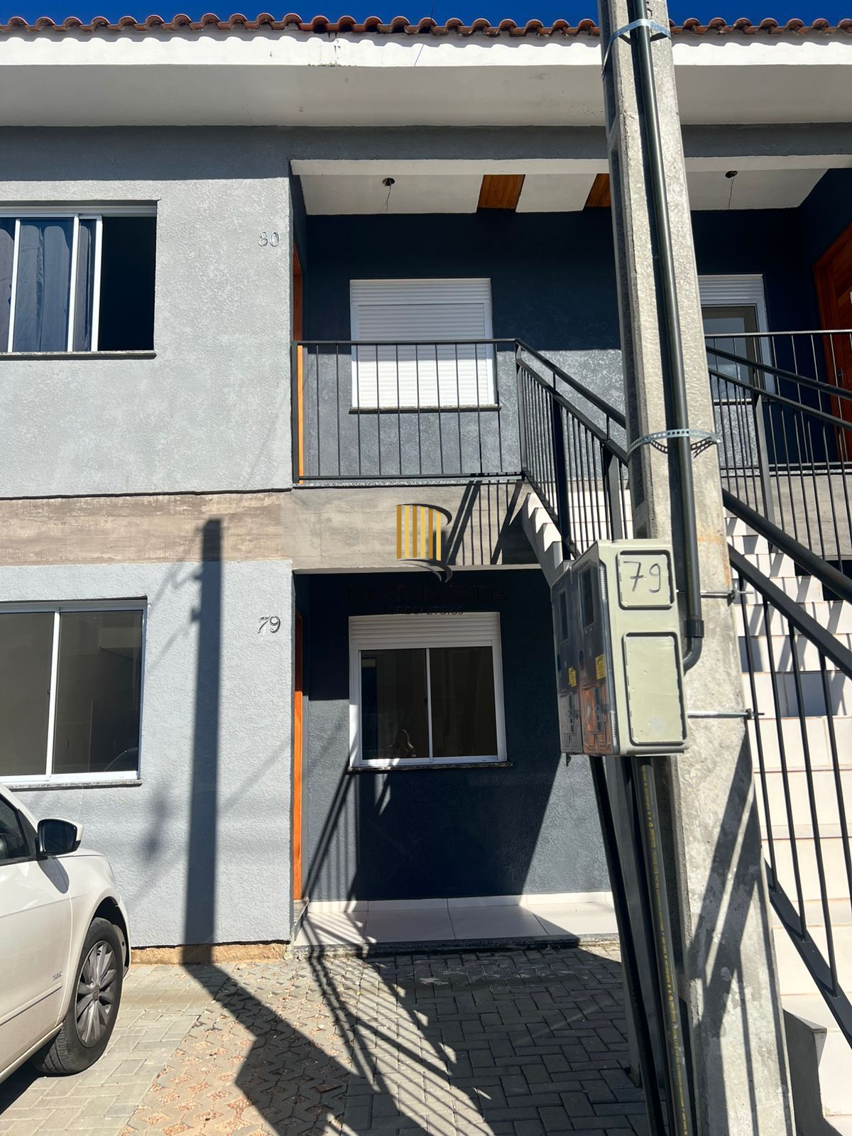 Casa em condomínio fechado com pátio na Restinga
