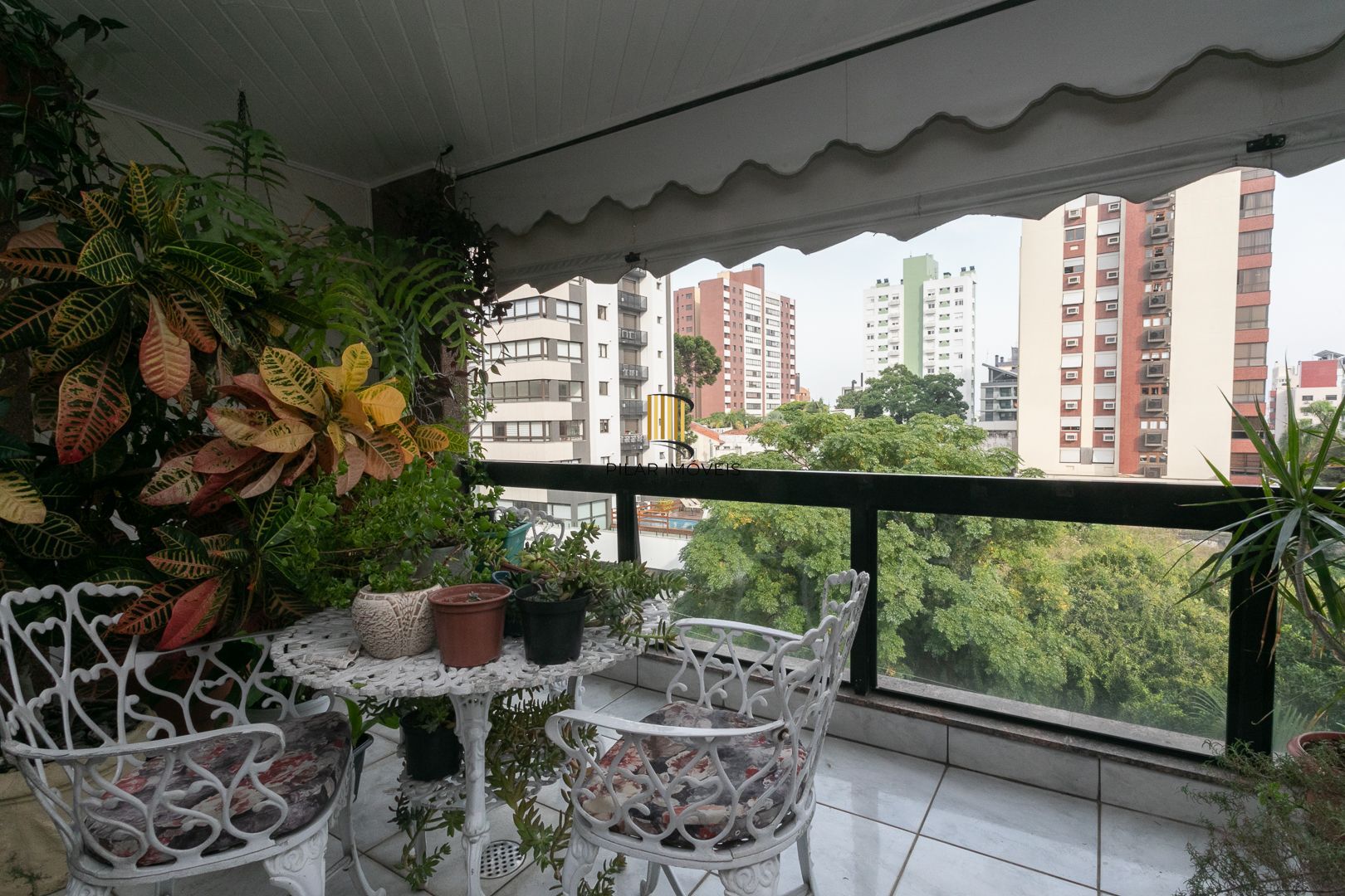 Cobertura com 3 dormitórios, mobiliada com 300 m²
