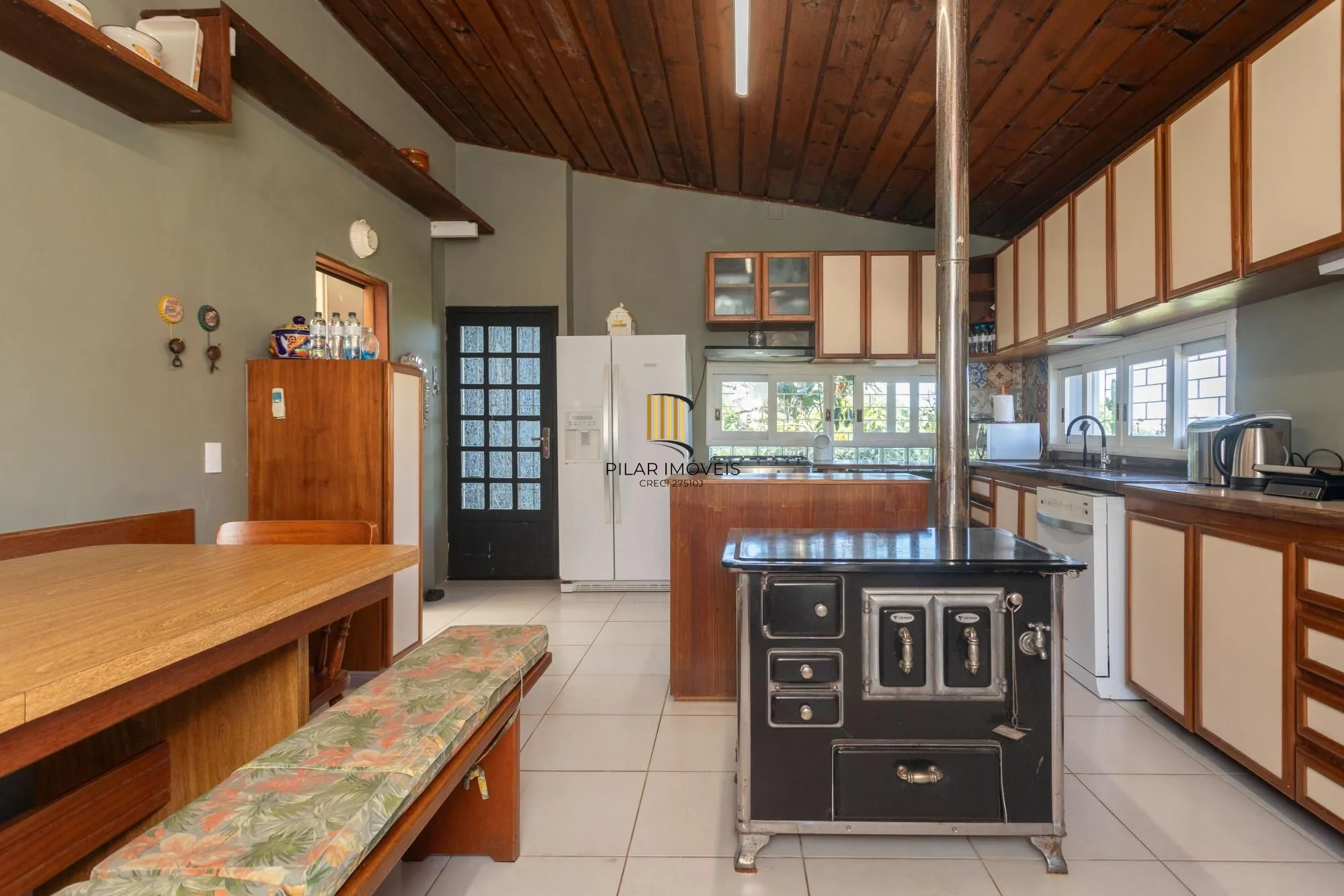 Casa em Condomínio com 5 quartos, 3 vagas e 350m²