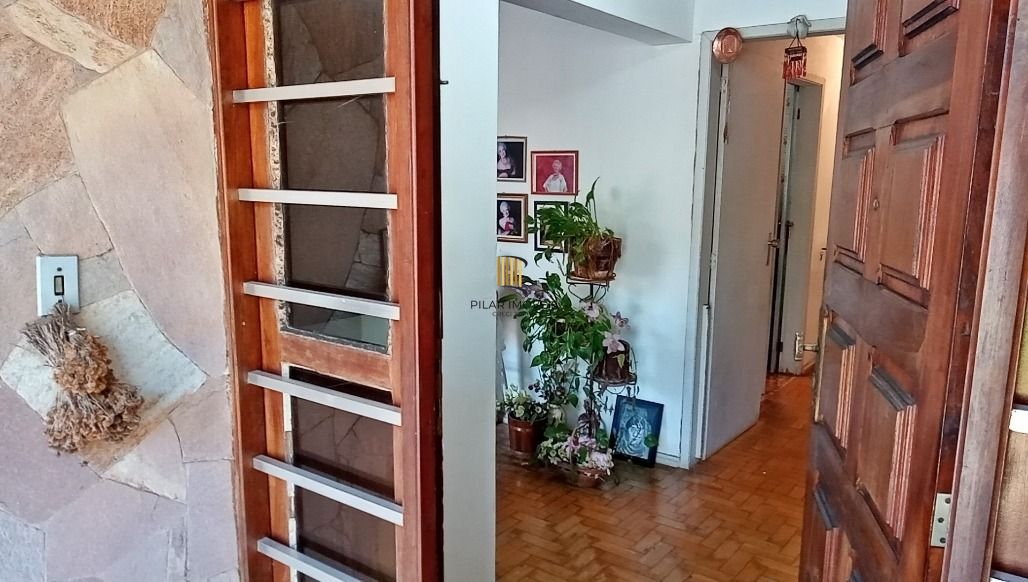 Casa 5 dormitórios no bairro Glória