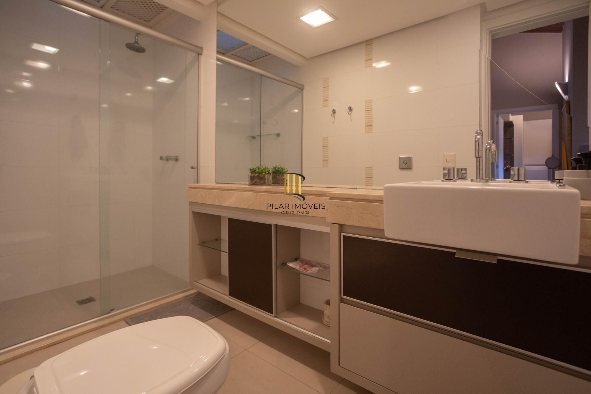 Casa com piscina no Chácara das Pedras