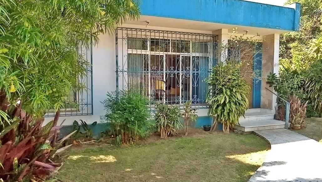 Casa 5 dormitórios no bairro Glória