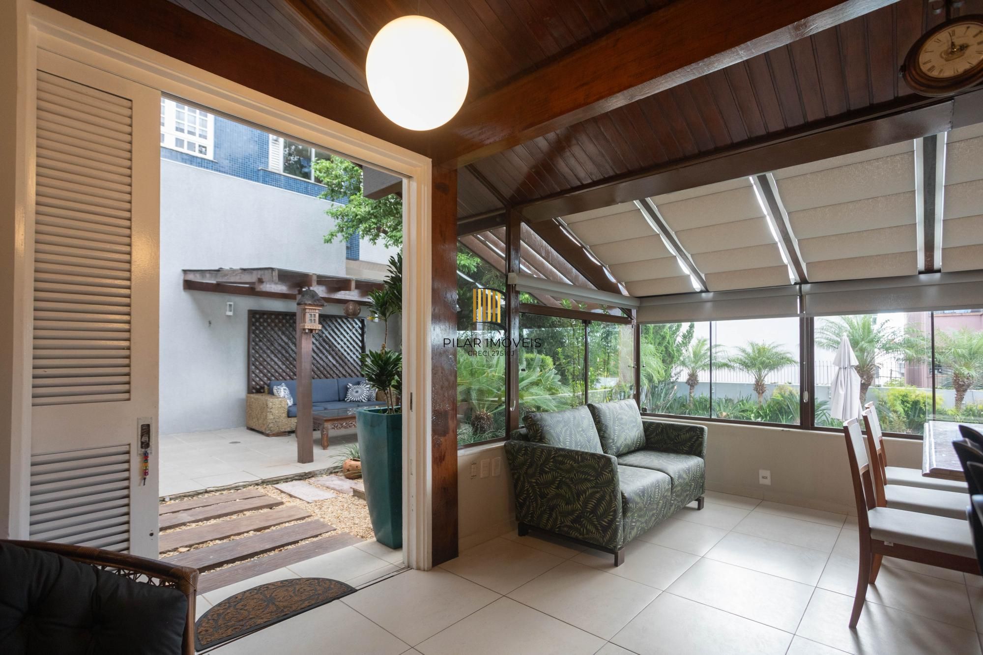 Casa com piscina no Chácara das Pedras