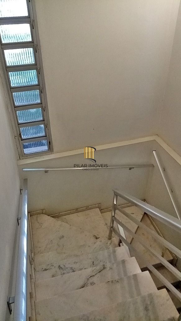 Casa 5 dormitórios no bairro Glória