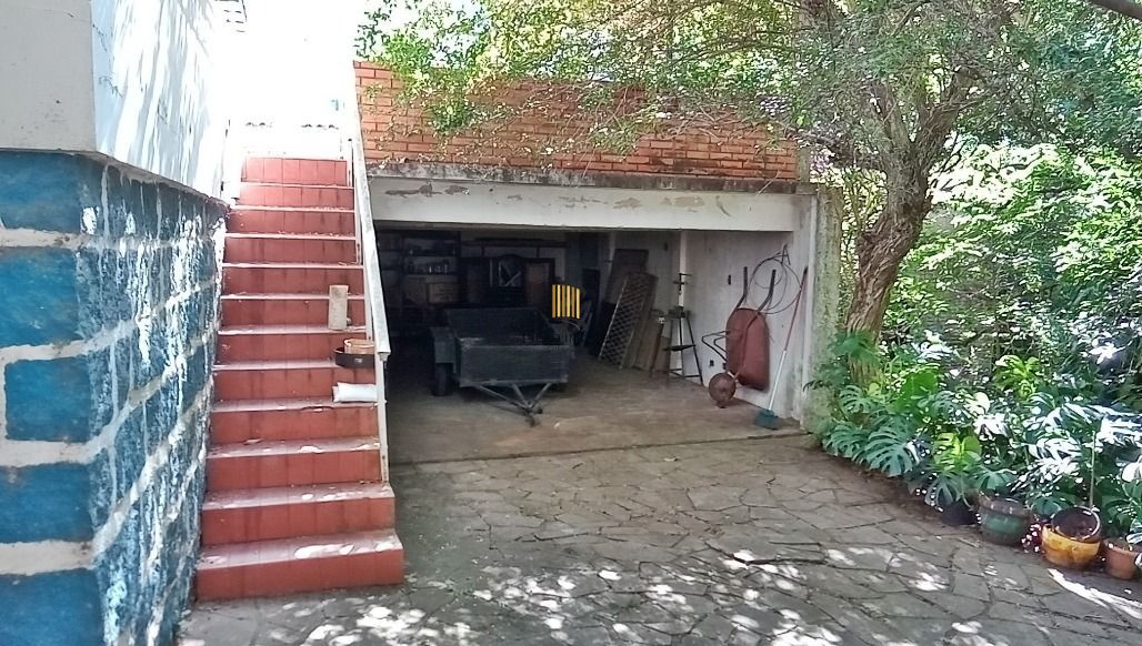 Casa 5 dormitórios no bairro Glória