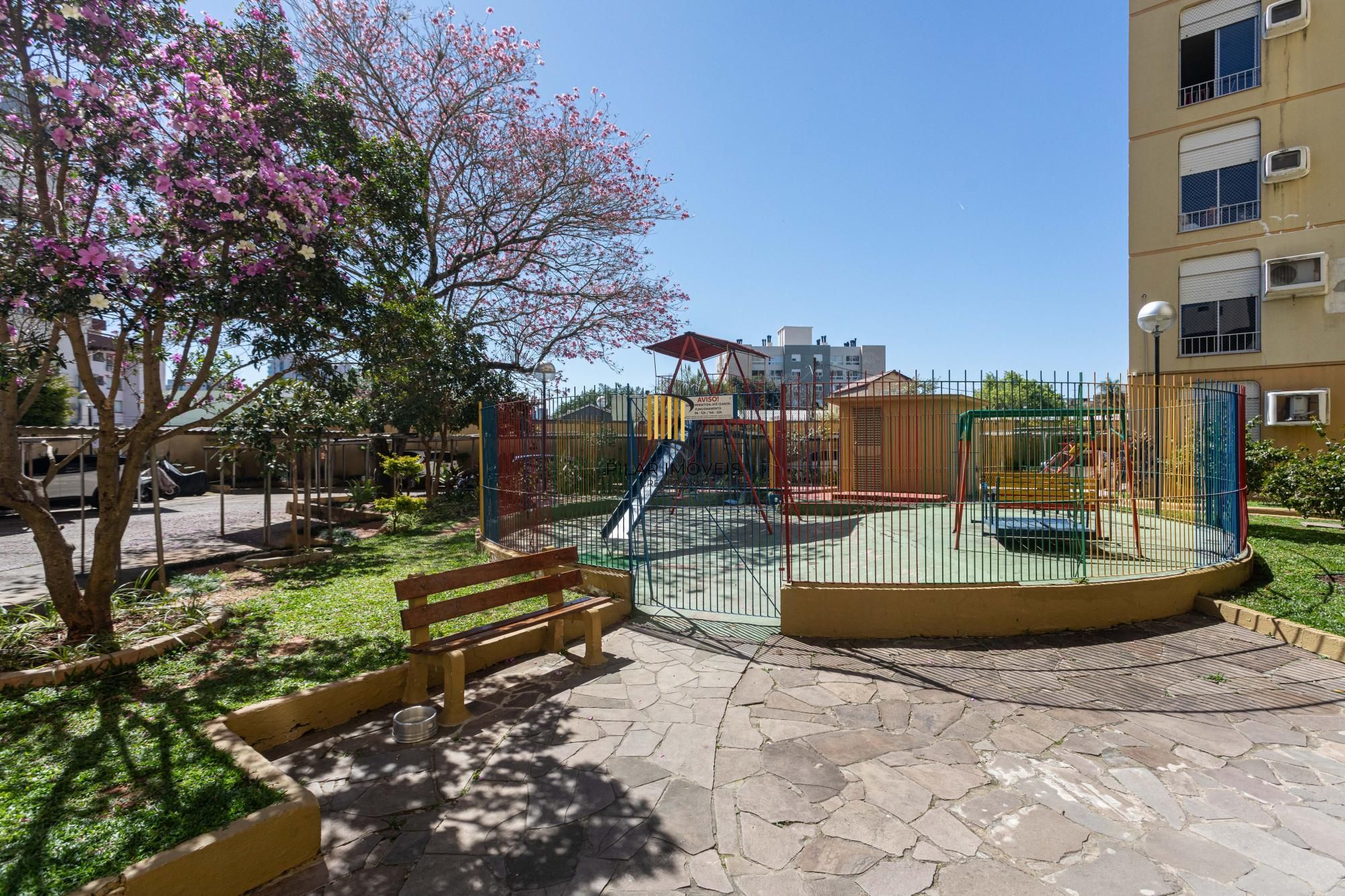 Apartamento 2 dormitórios | Andar alto | Portaria e Salão de Festas