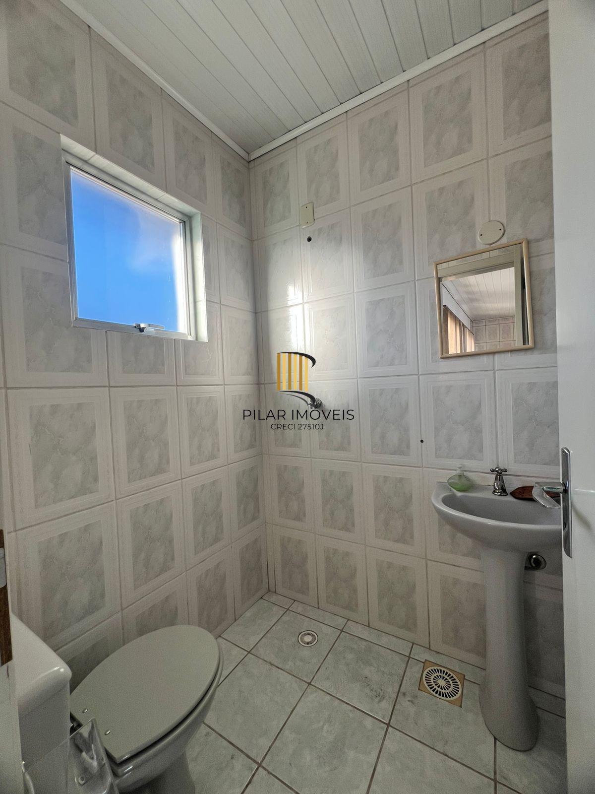 Casa à venda com 215m² na Hípica, 3 quartos sendo 1 suíte e 2 vagas