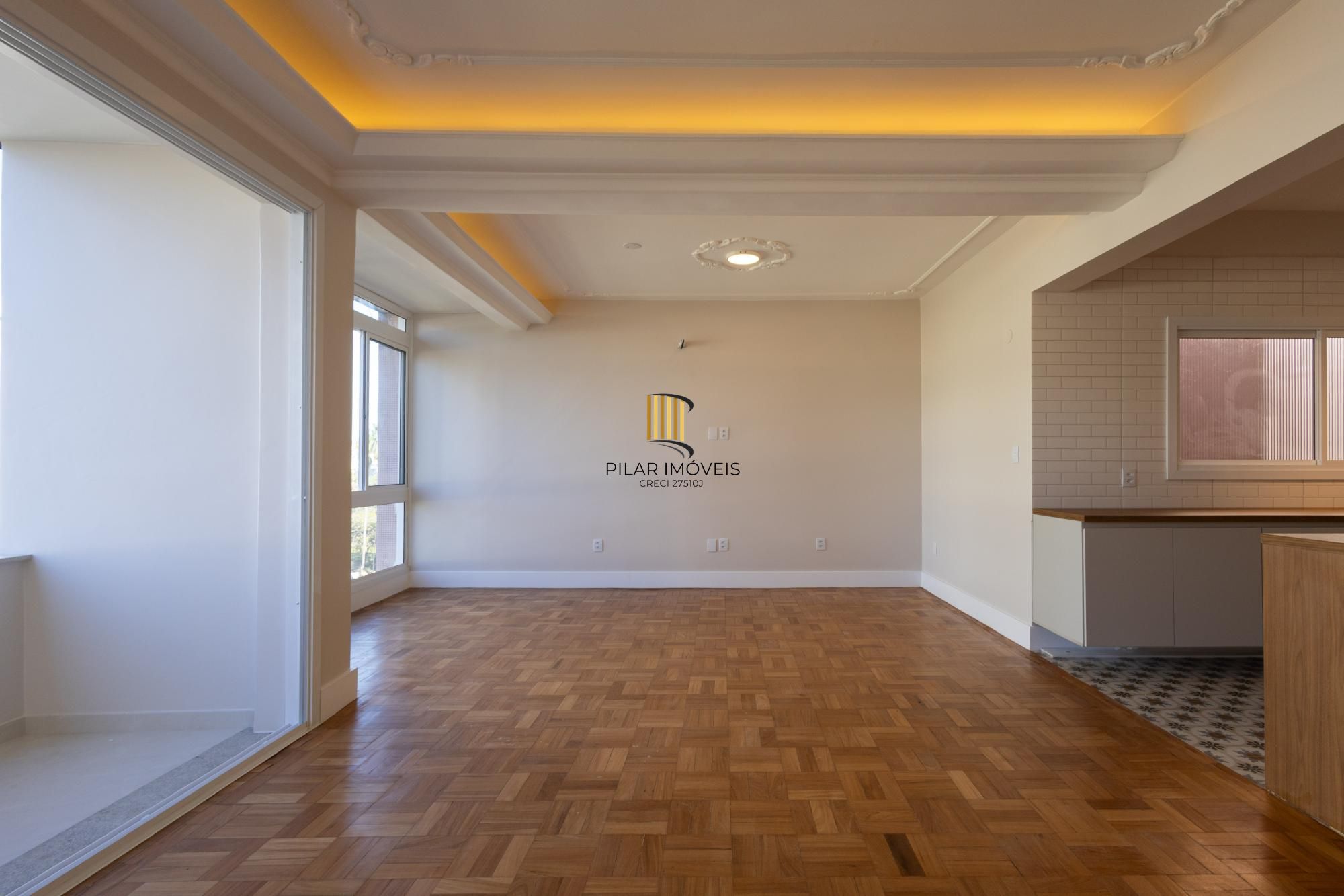 Apartamento totalmente reformado de 140m2 com vaga no Bom Fim