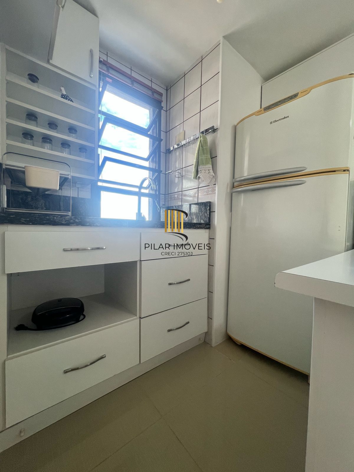 Cobertura semímobiliada no coração do bairro Menino Deus, em Porto Alegre a venda.