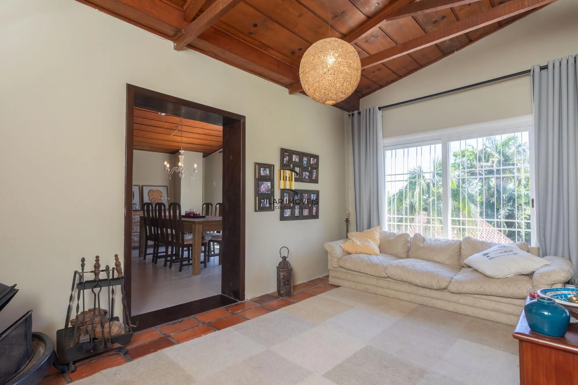 Casa em Condomínio com 5 quartos, 3 vagas e 350m²