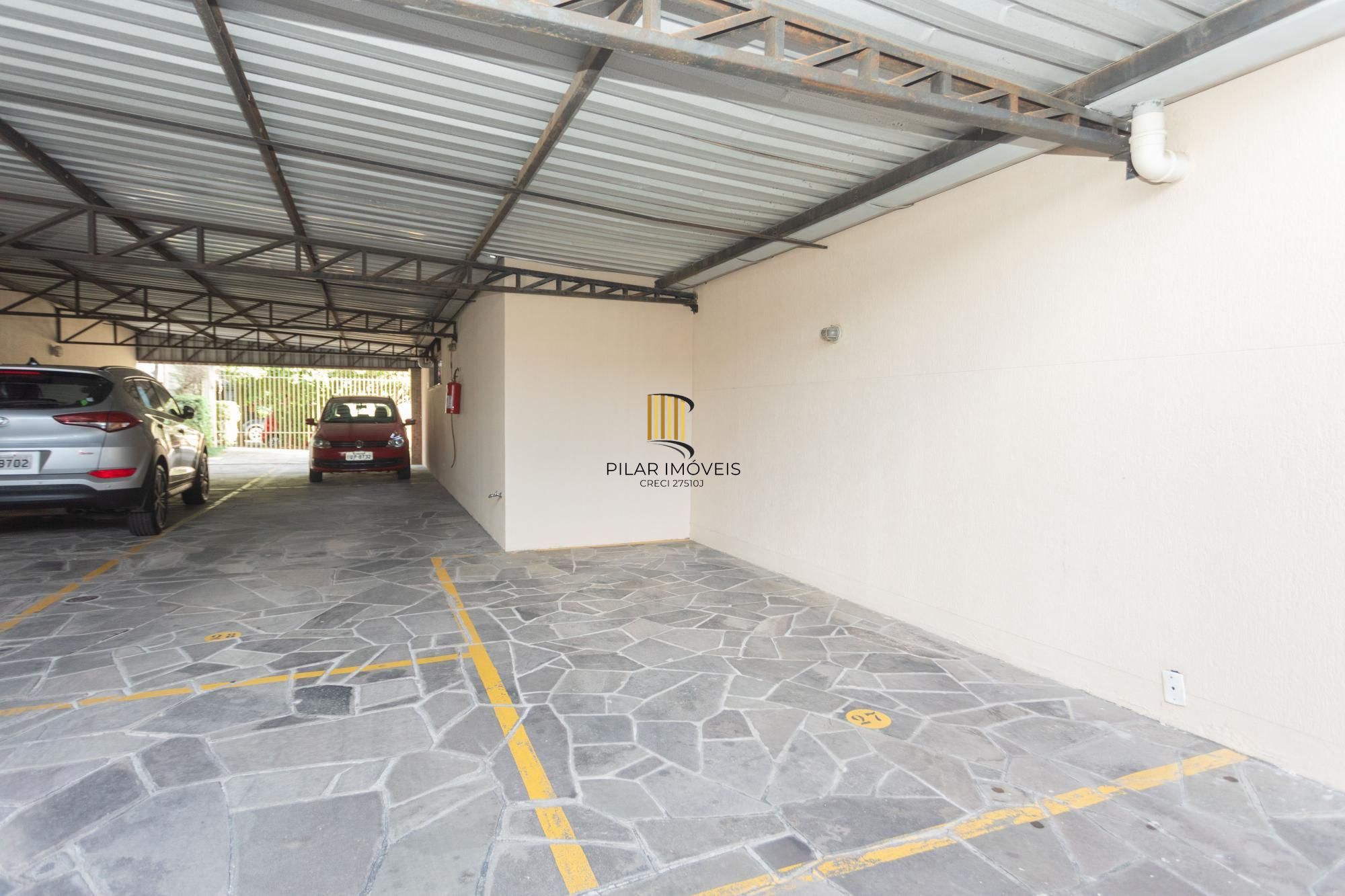 Apartamento 2 dormitórios  sendo 1 suíte e 3 vagas no Petrópolis.