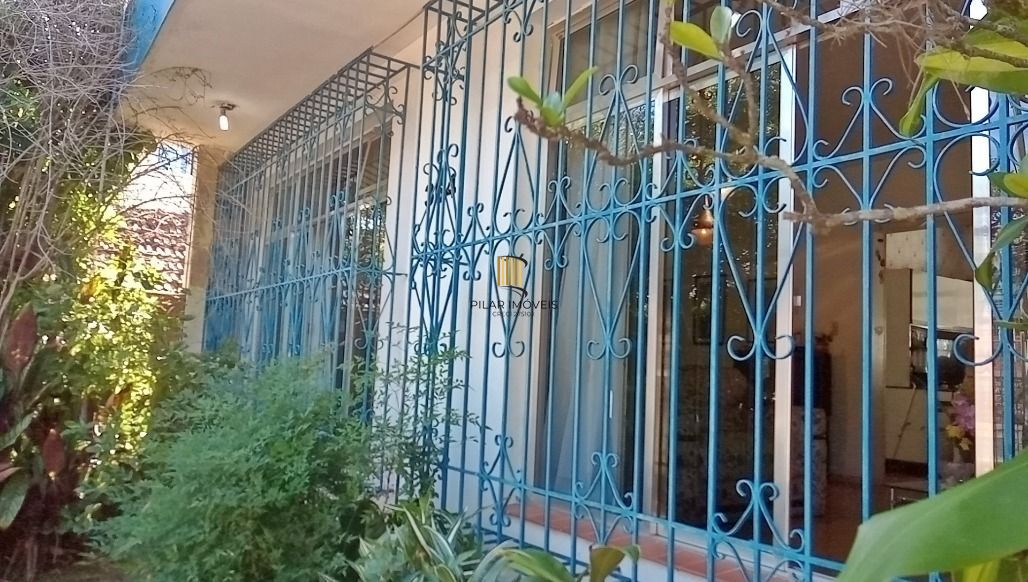 Casa 5 dormitórios no bairro Glória
