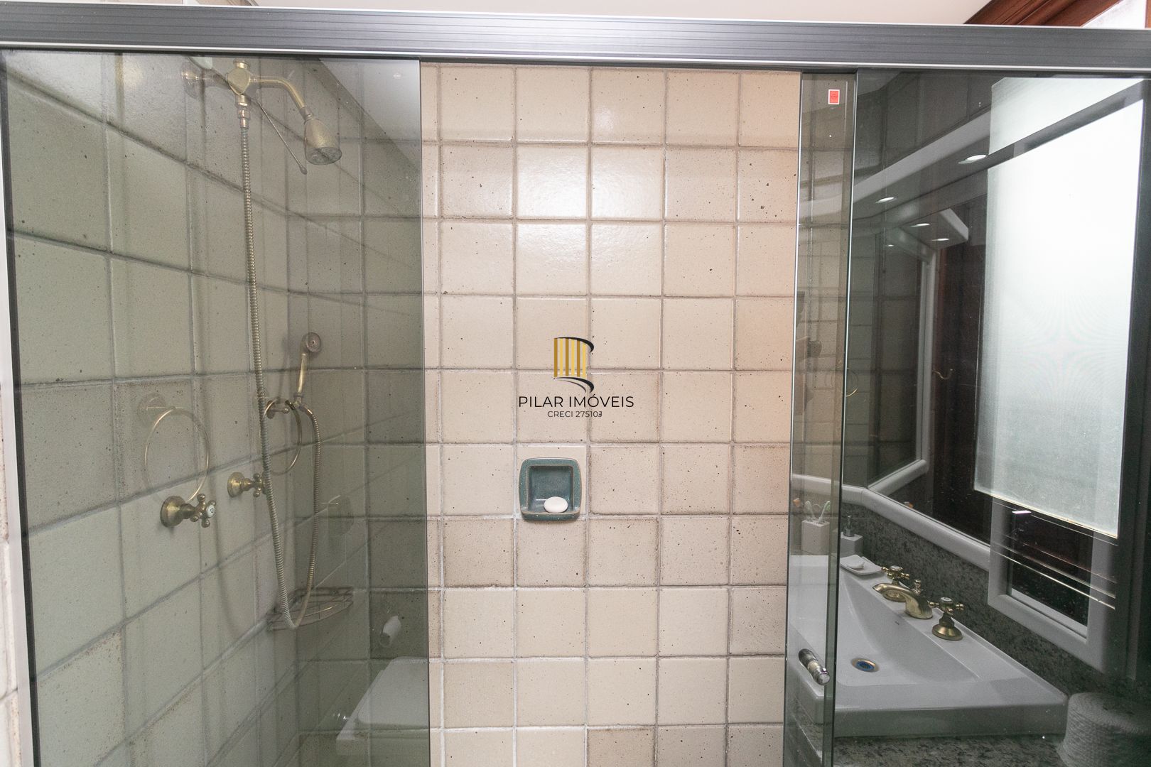 Cobertura com 3 dormitórios, mobiliada com 300 m²