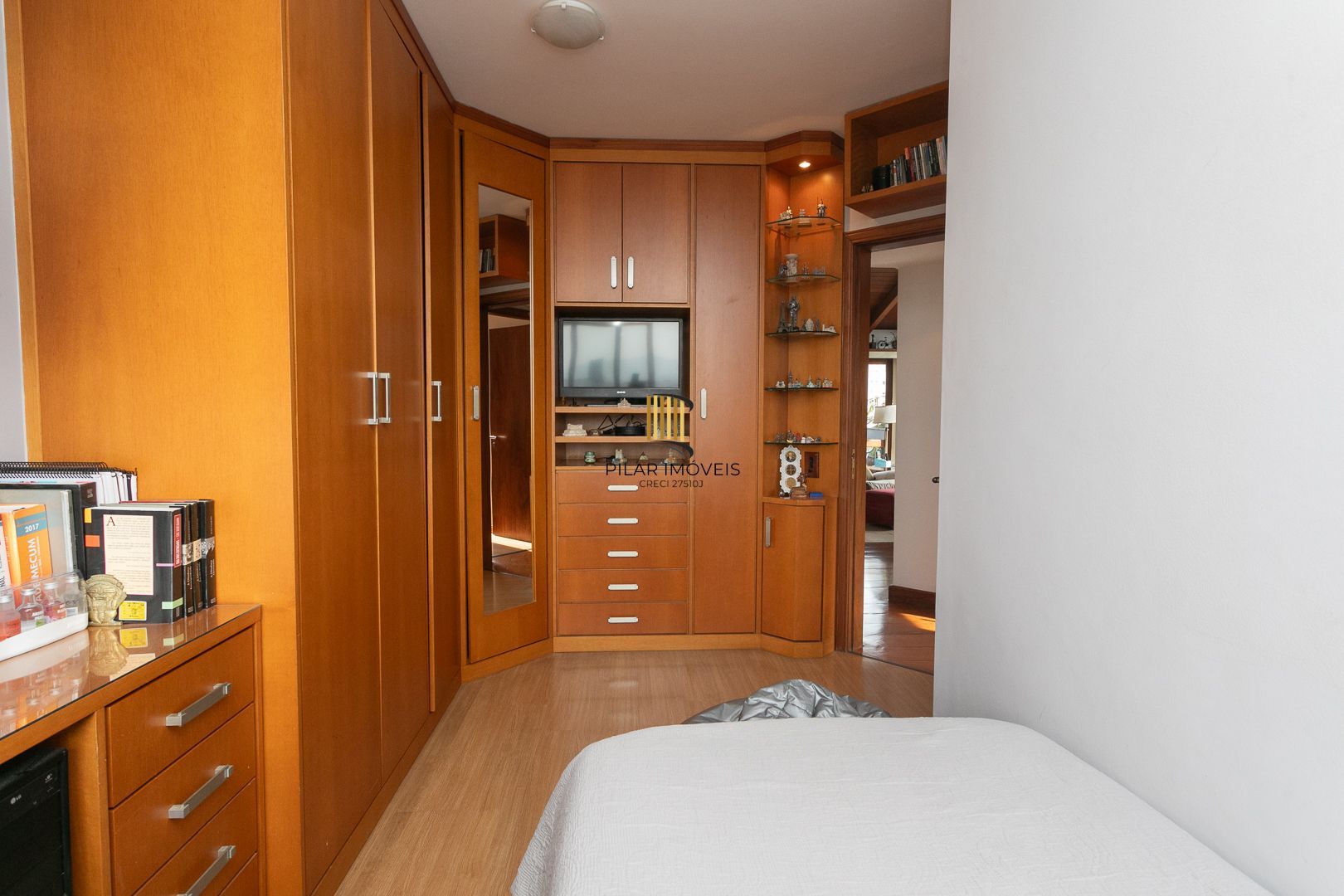 Cobertura com 3 dormitórios, mobiliada com 300 m²