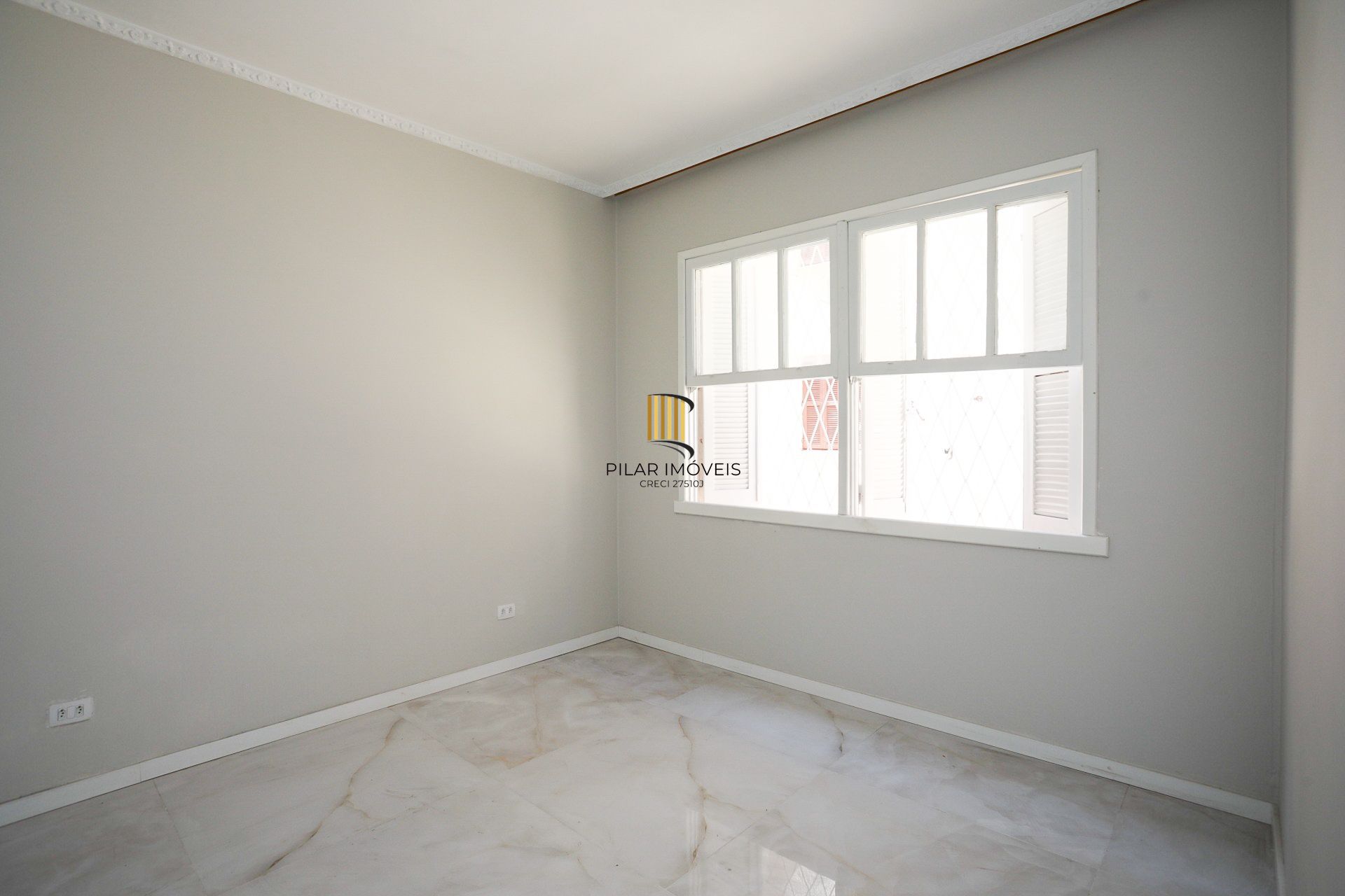 Apartamento Reformado no Menino Deus – 2 Dormitórios, Ótima Posição Solar