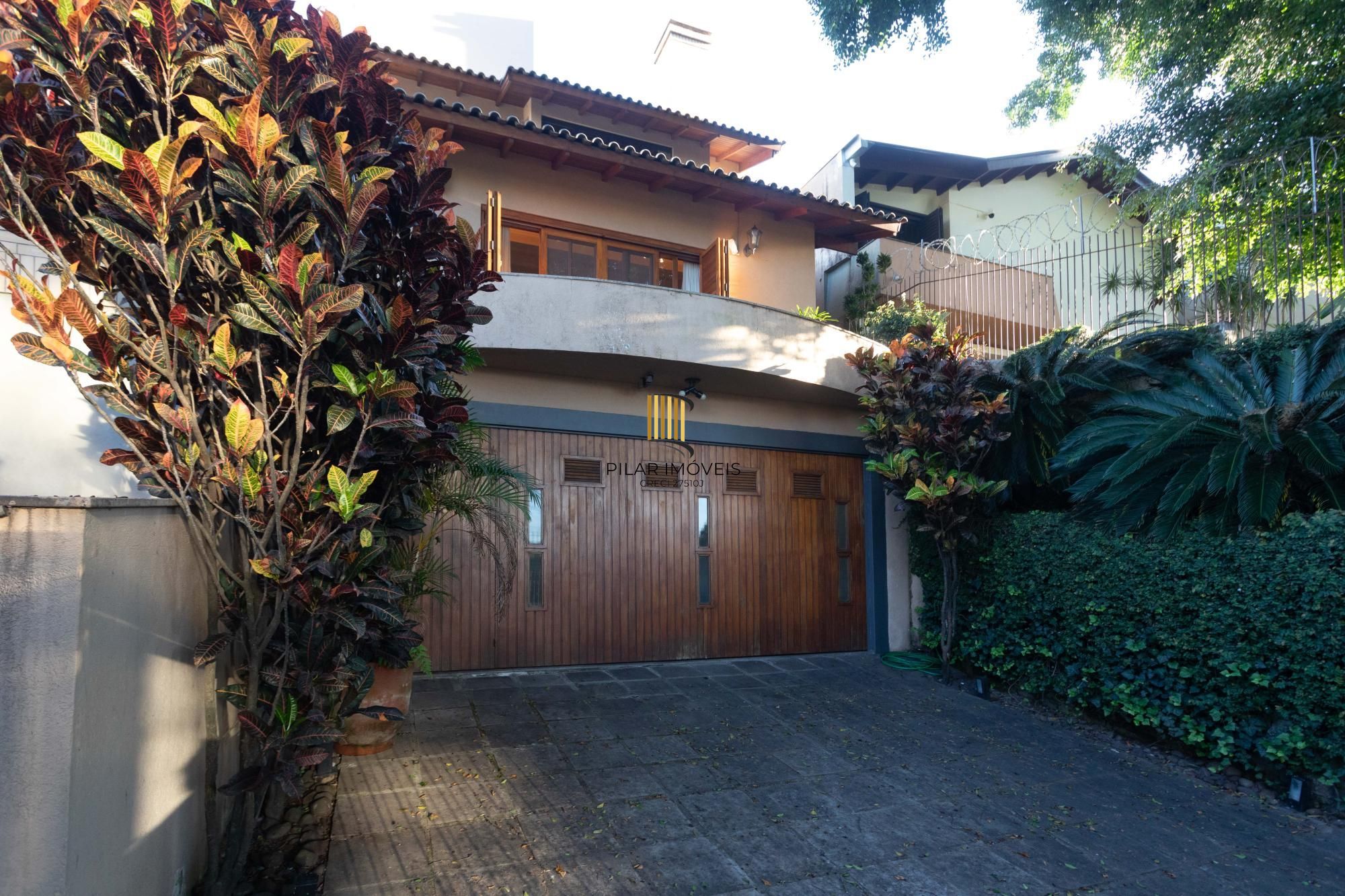 Casa no Chácara das Pedras com piscina e 316m2