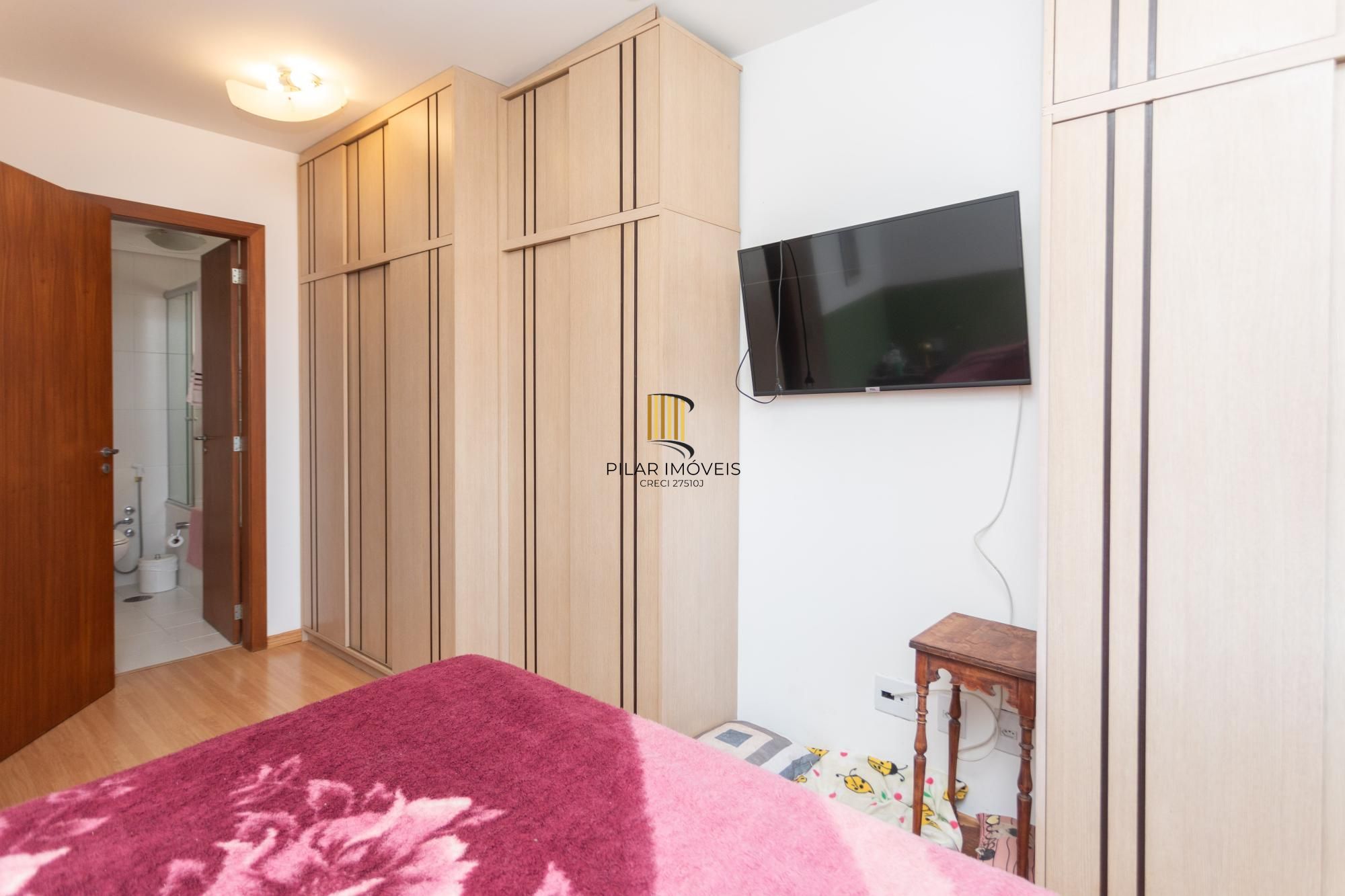 More no Petrópolis! 3 Dormitórios, Suíte, 2 Vagas e Totalmente Mobiliado