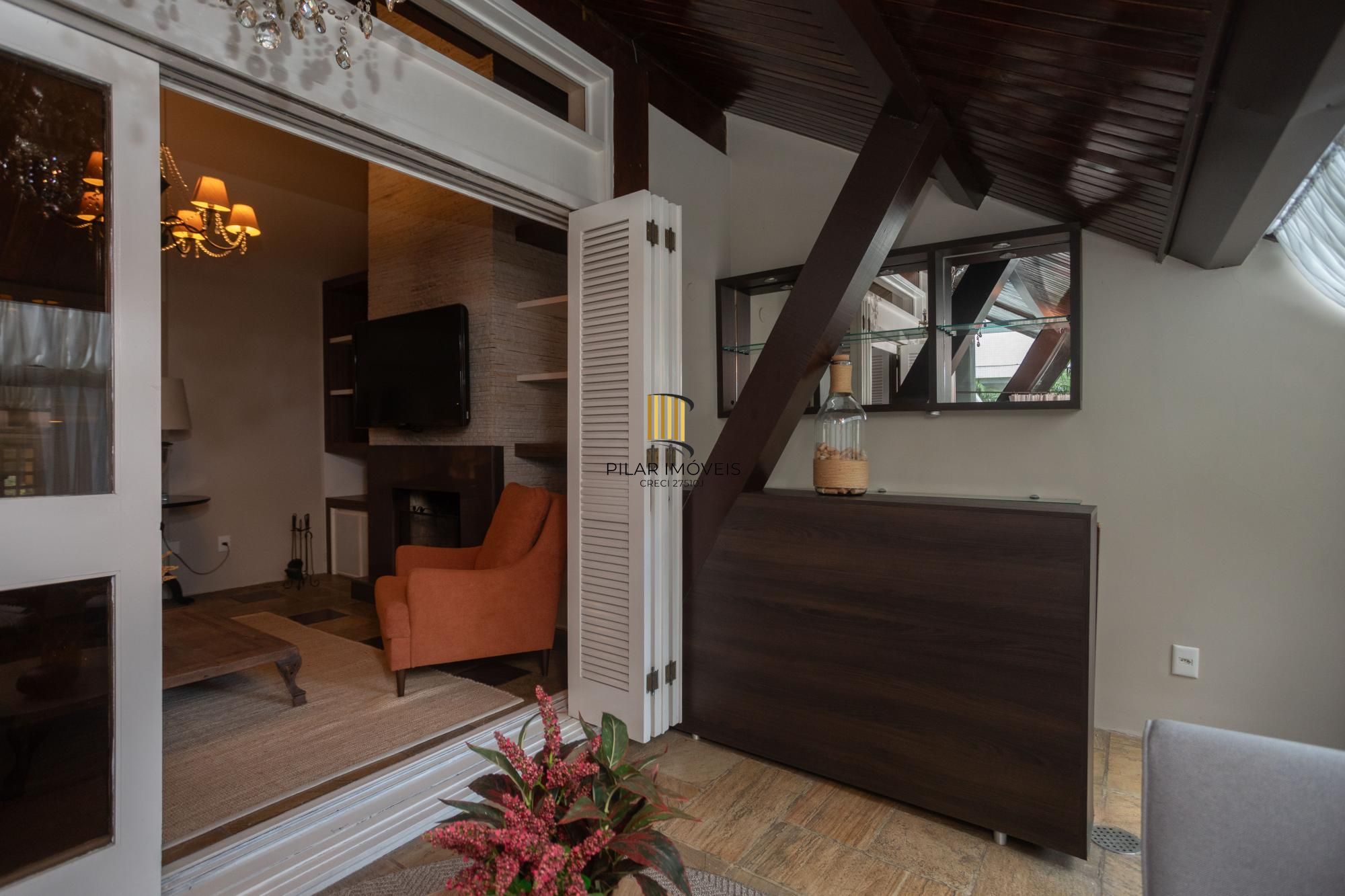 Casa com piscina no Chácara das Pedras