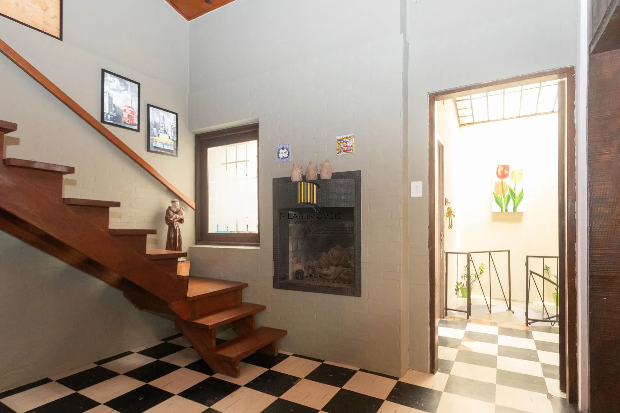 Casa em Condomínio com 5 quartos, 3 vagas e 350m²