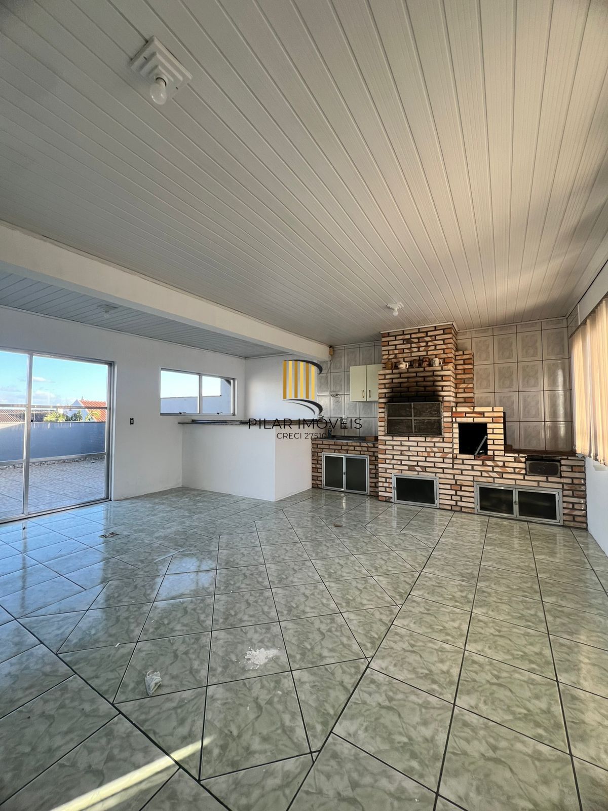 Casa à venda com 215m² na Hípica, 3 quartos sendo 1 suíte e 2 vagas